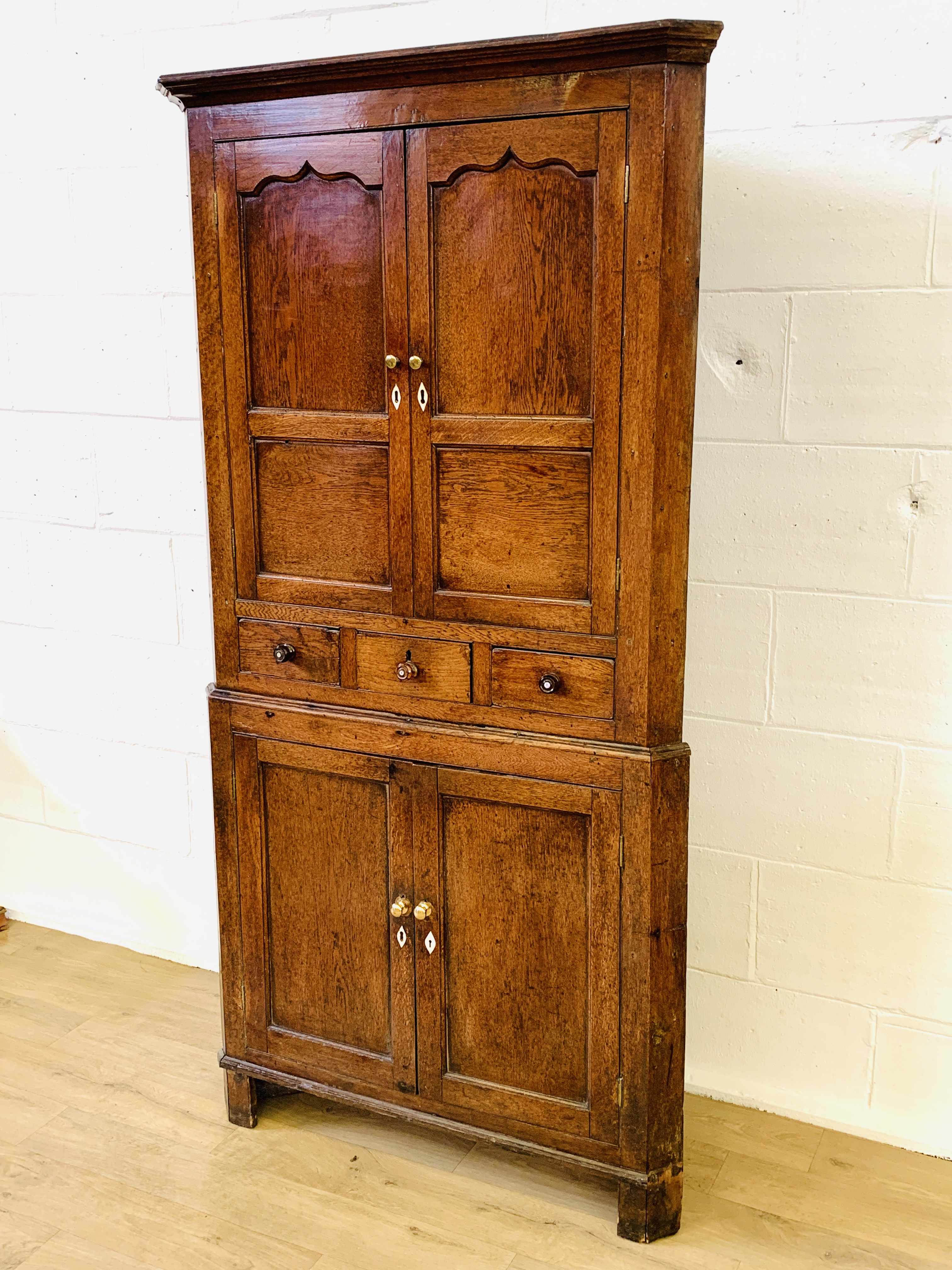 Mahogany floor standing corner cupboard - Image 3 of 7