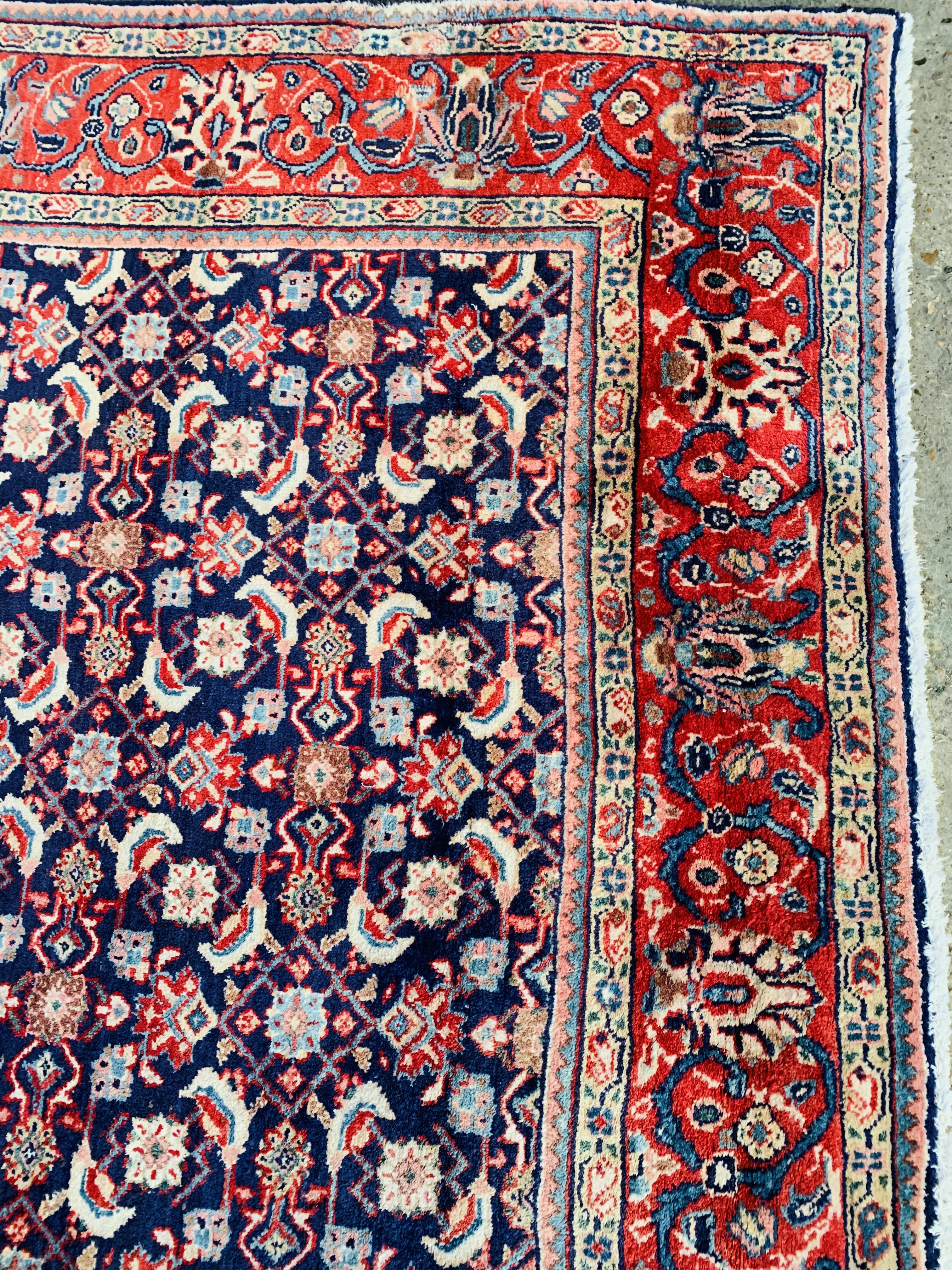 Red ground carpet - Image 3 of 5