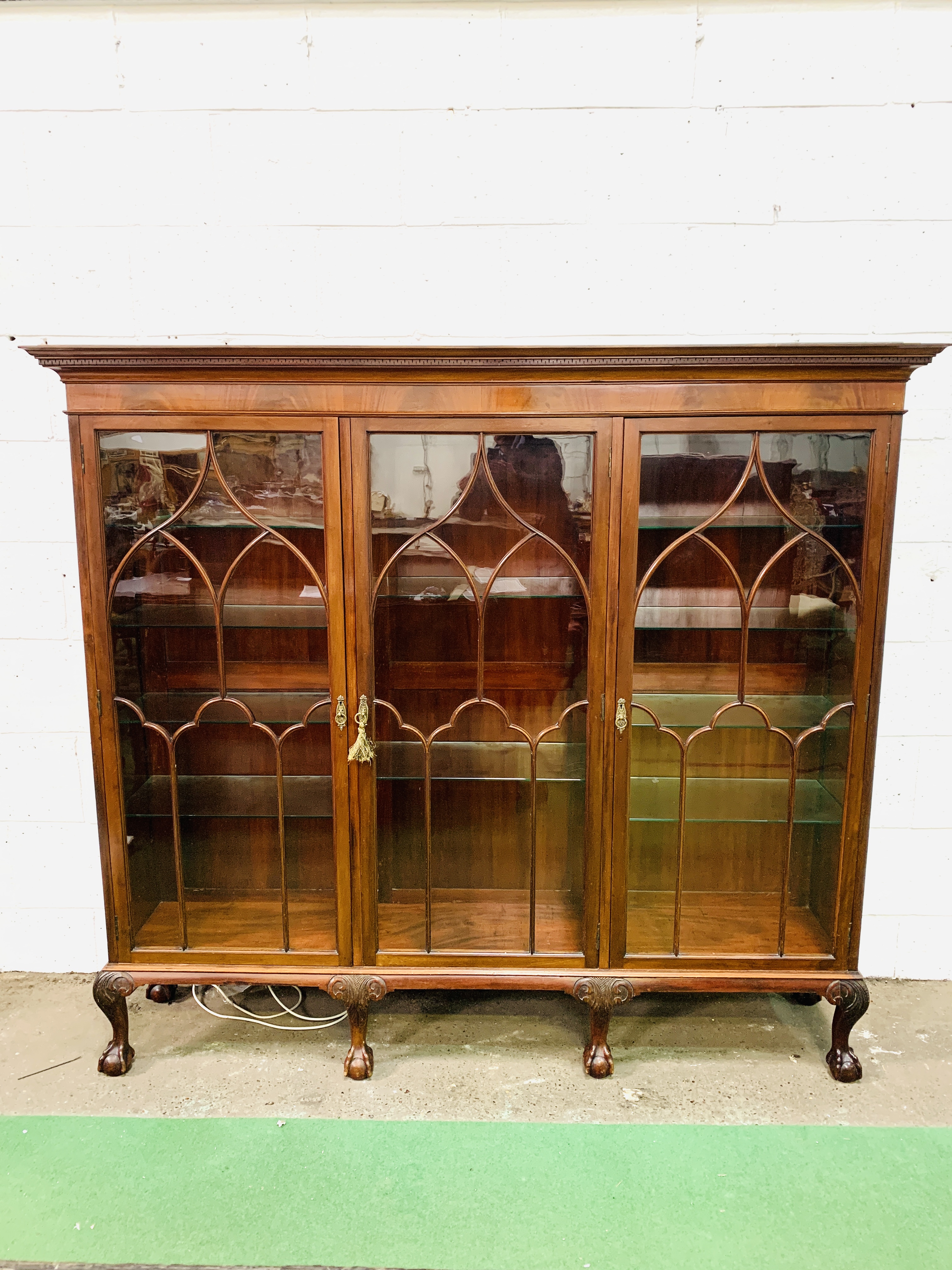 Victorian mahogany triple fronted bookcase - Image 7 of 7