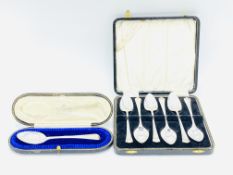 Boxed set of six silver grapefruit spoons, Sheffield 1937, and a boxed silver spoon, London 1907