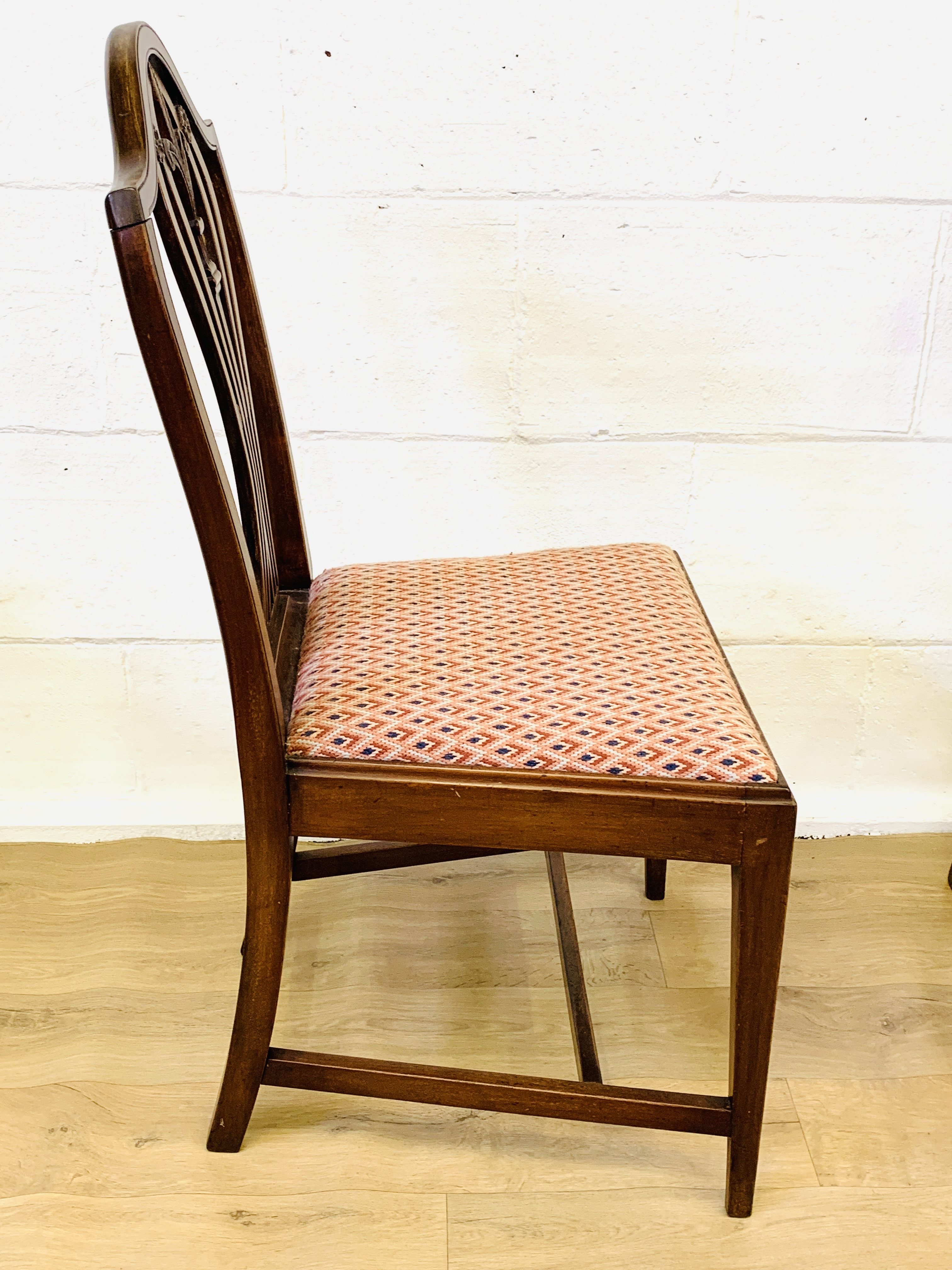 Pair of mahogany drop in seat dining chairs - Image 5 of 5