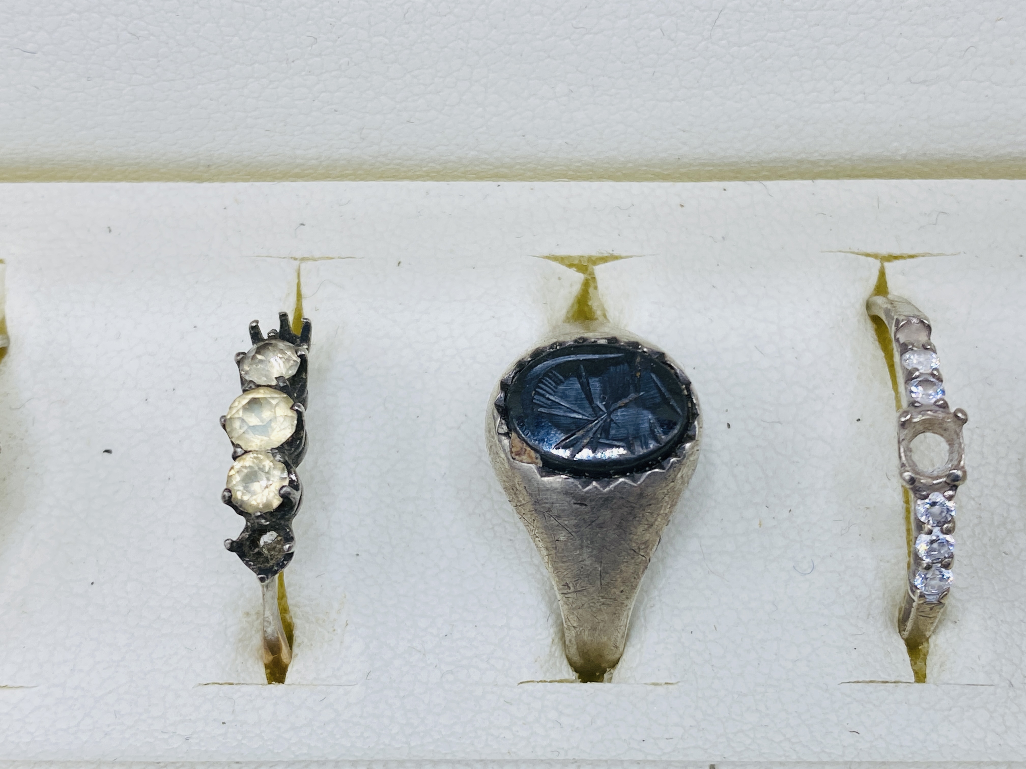 Collection of 12 silver rings - Image 3 of 7