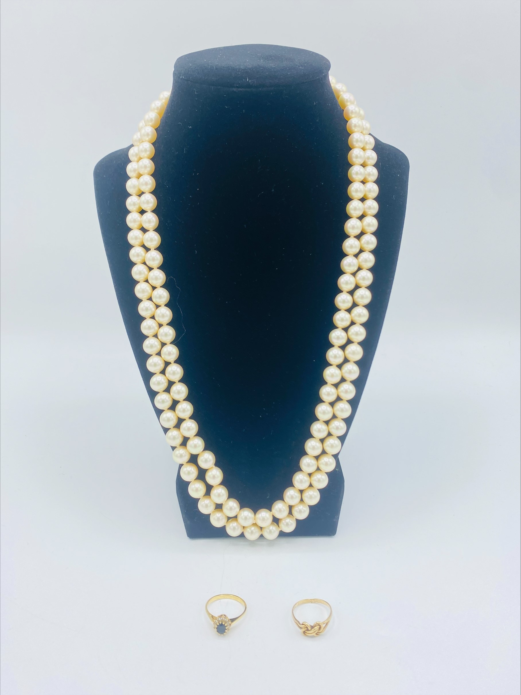 Two 9ct gold rings and a string of Majorica pearls - Image 10 of 12