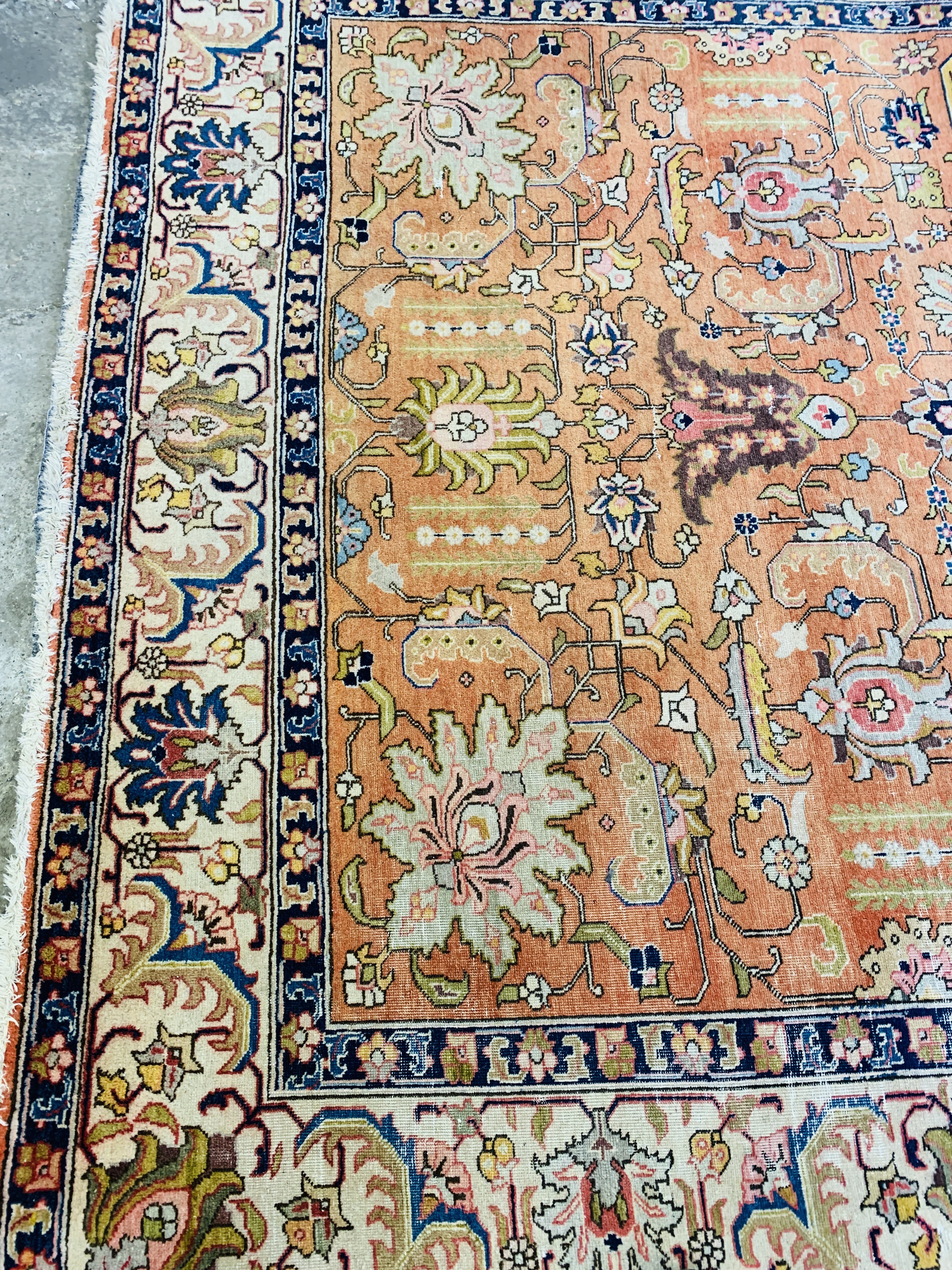 Hand knotted carpet - Image 4 of 4