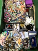 Quantity of costume jewellery