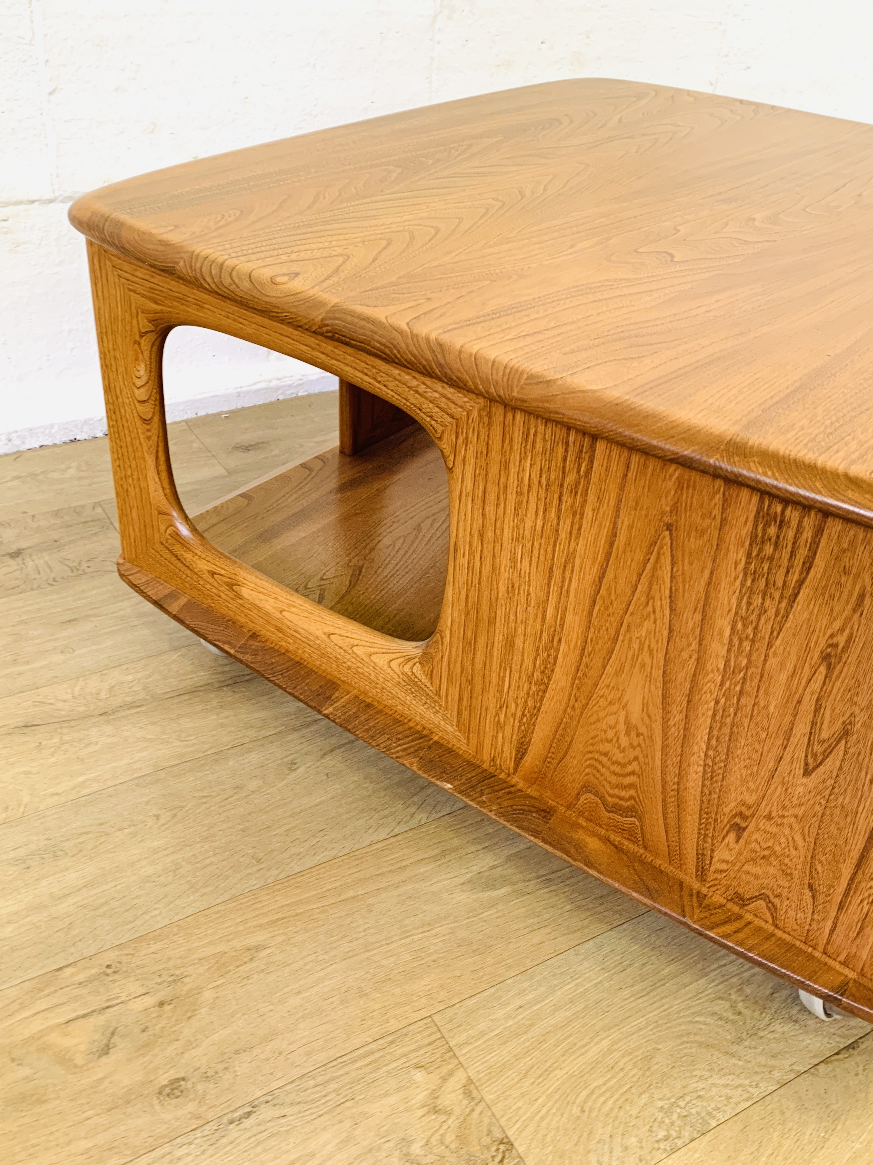 Ercol coffee table - Image 4 of 4