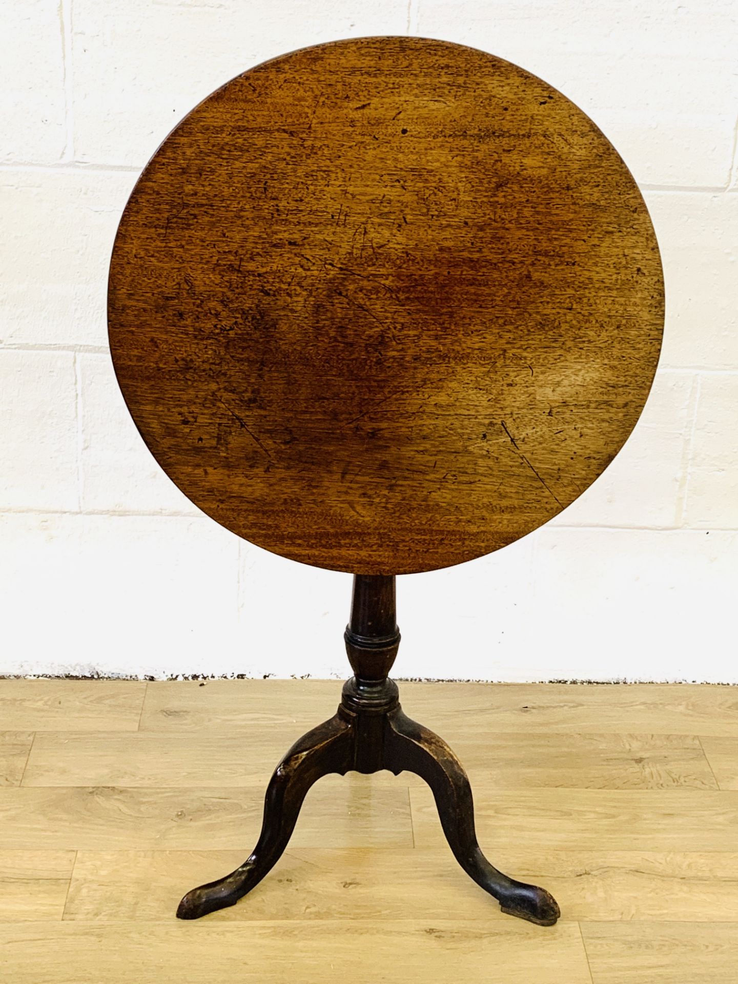 Tilt top occasional table - Image 4 of 5