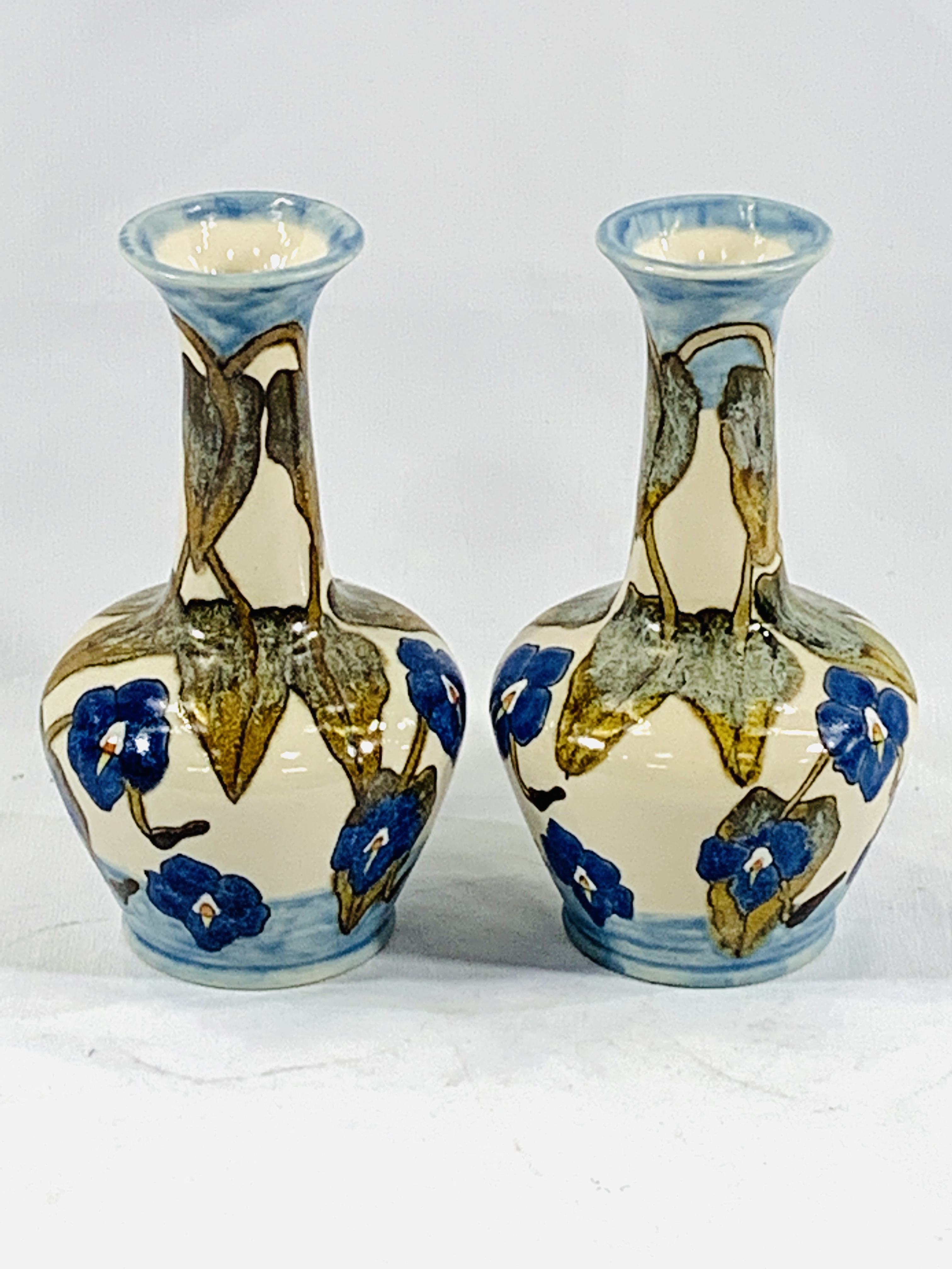 A pair of Cobridge vases - Image 2 of 3