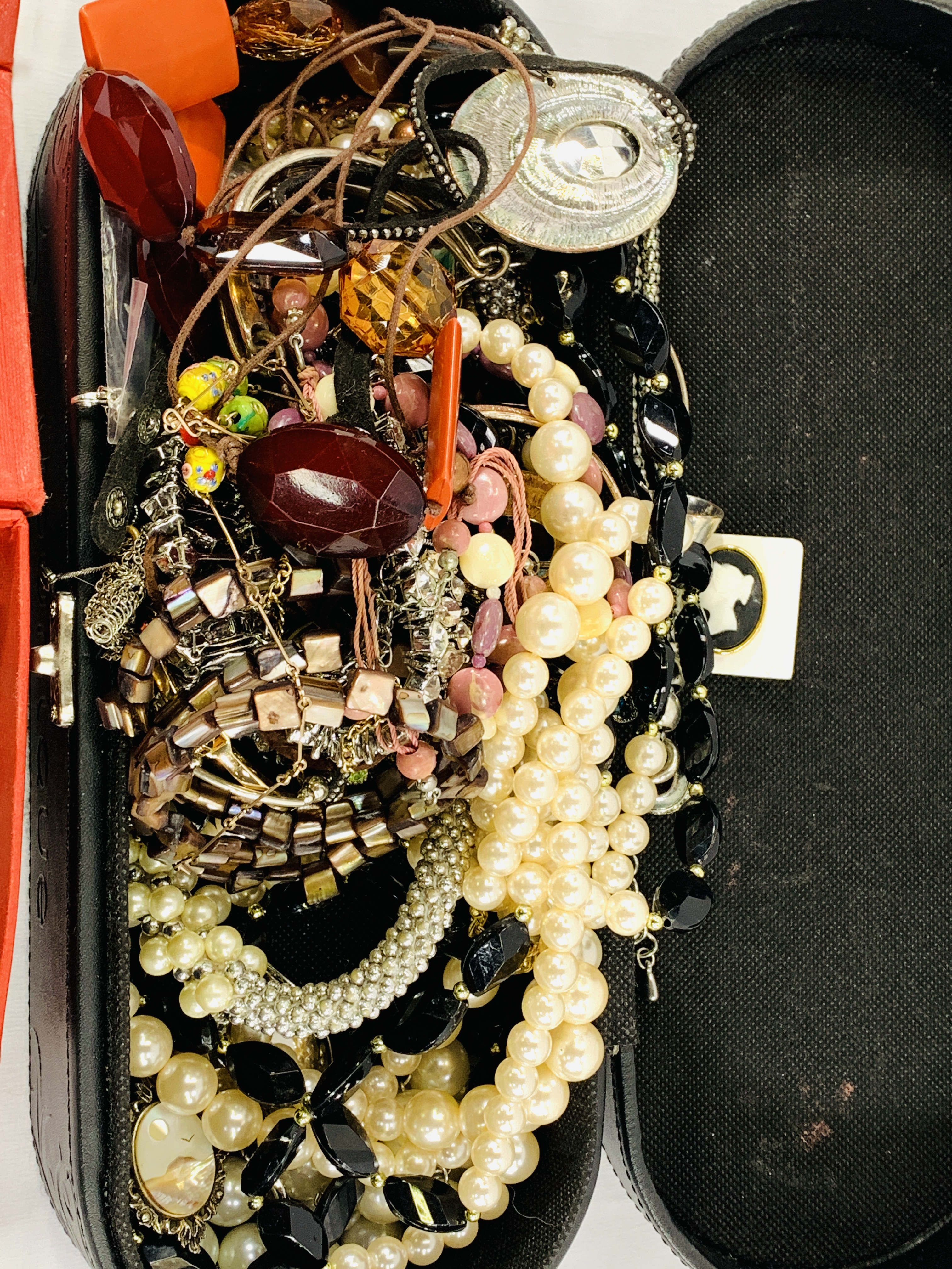 Quantity of costume jewellery - Image 4 of 5