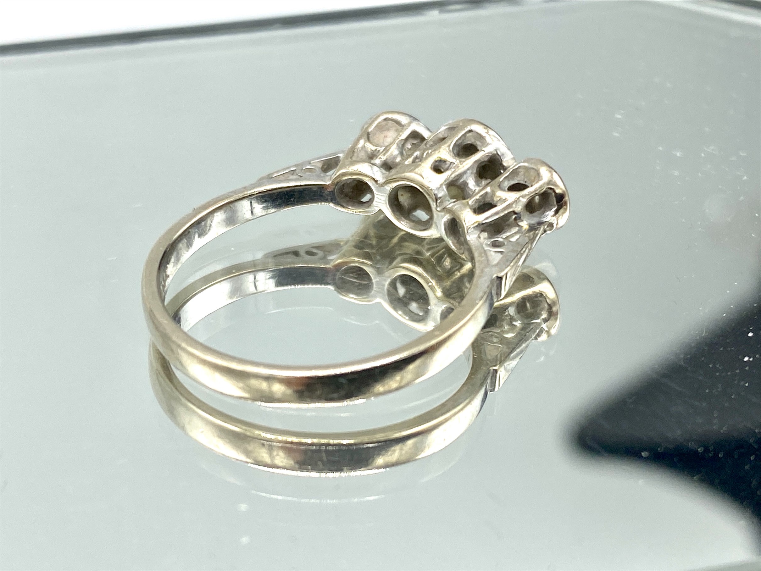 18ct gold diamond trilogy ring - Image 2 of 4