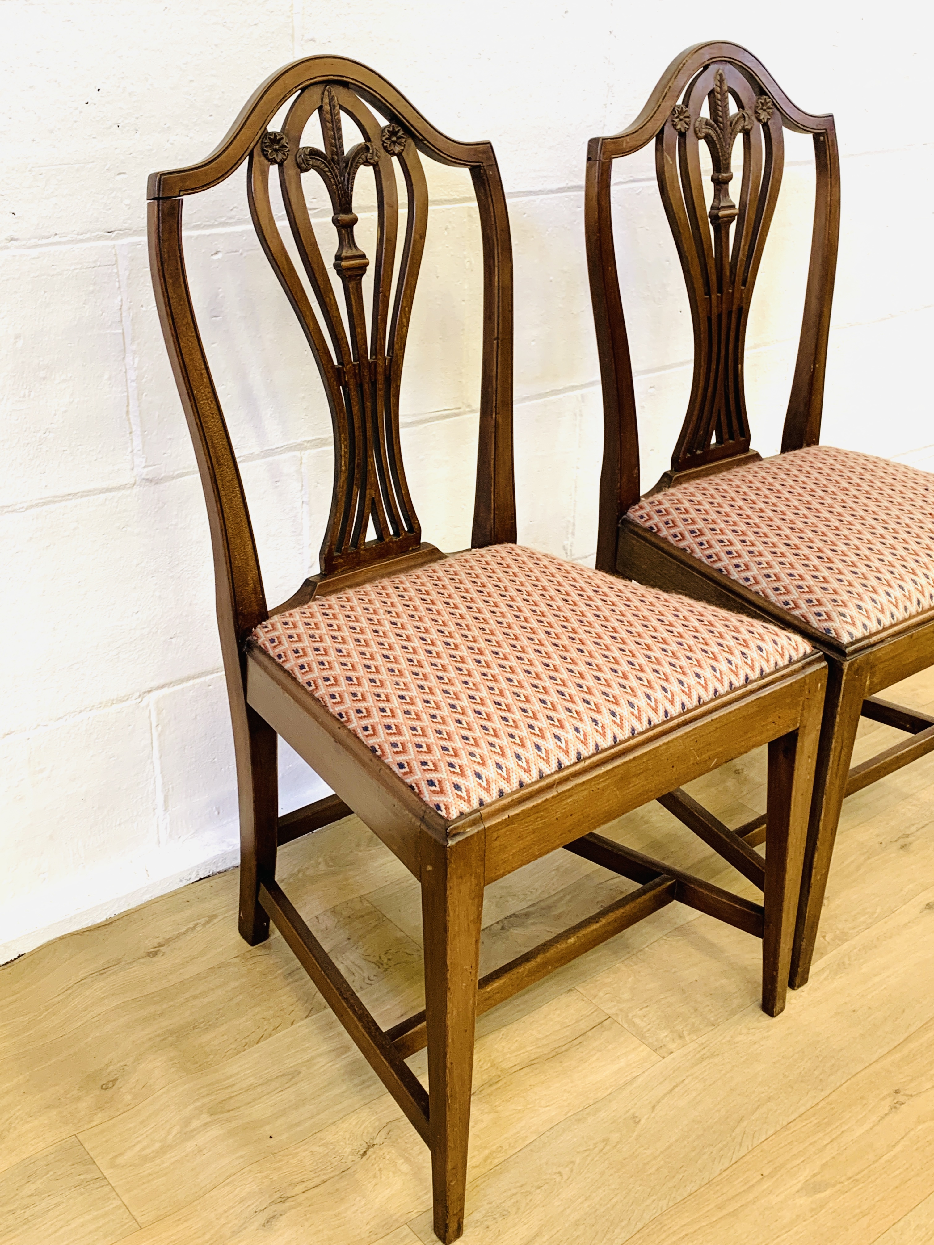 Pair of mahogany drop in seat dining chairs - Image 4 of 5