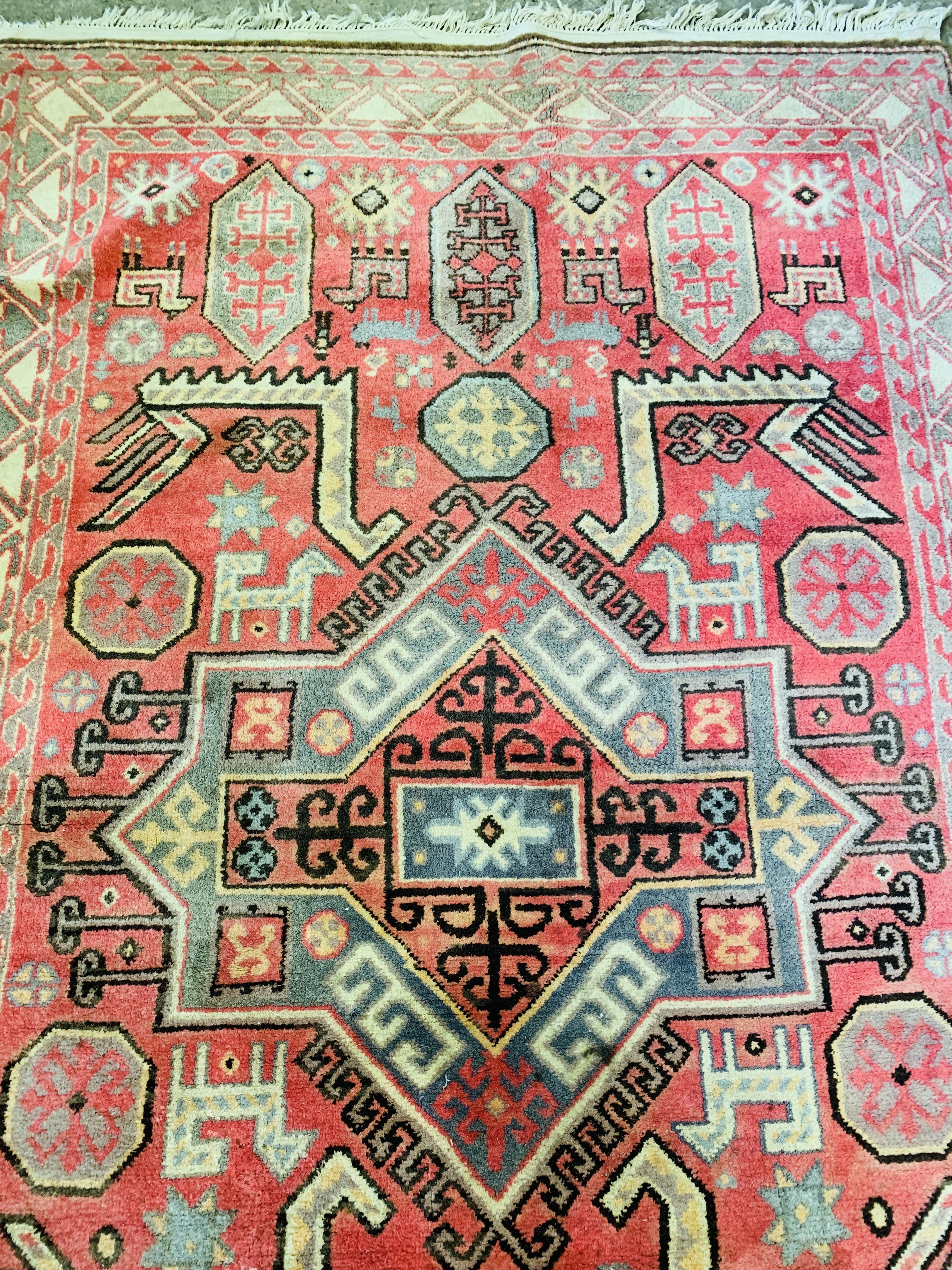 Pink ground carpet - Image 2 of 3