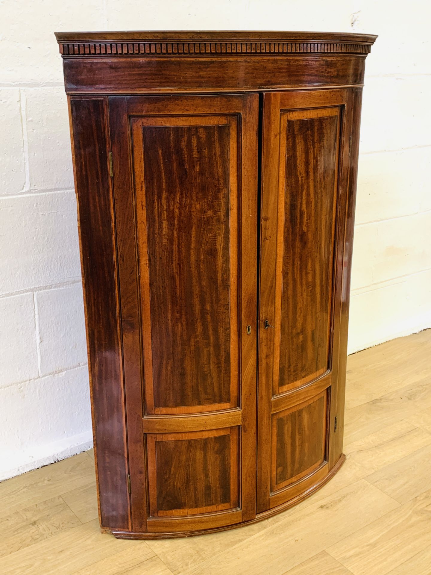 Bow fronted corner cabinet - Image 3 of 4