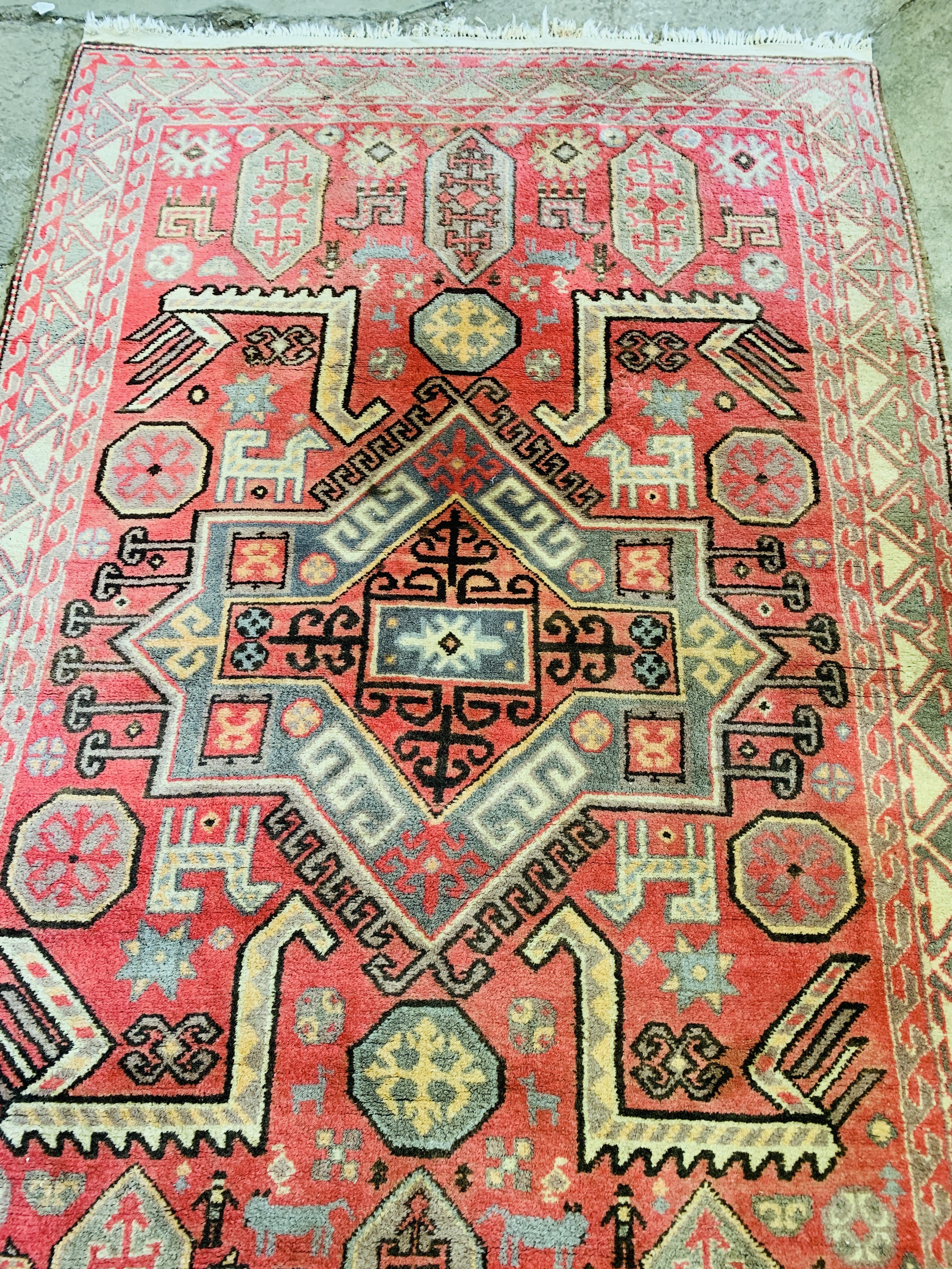 Pink ground carpet - Image 3 of 3
