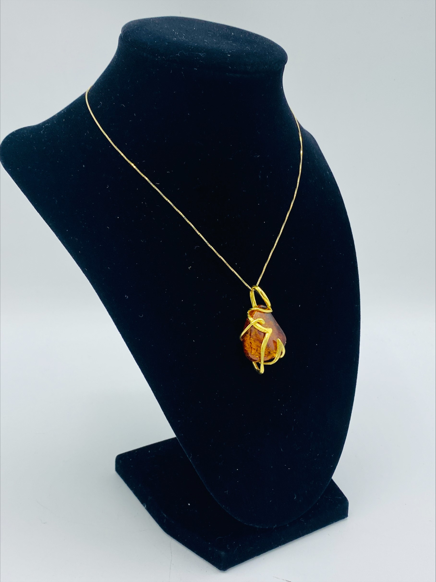 Amber pendant - Image 5 of 5