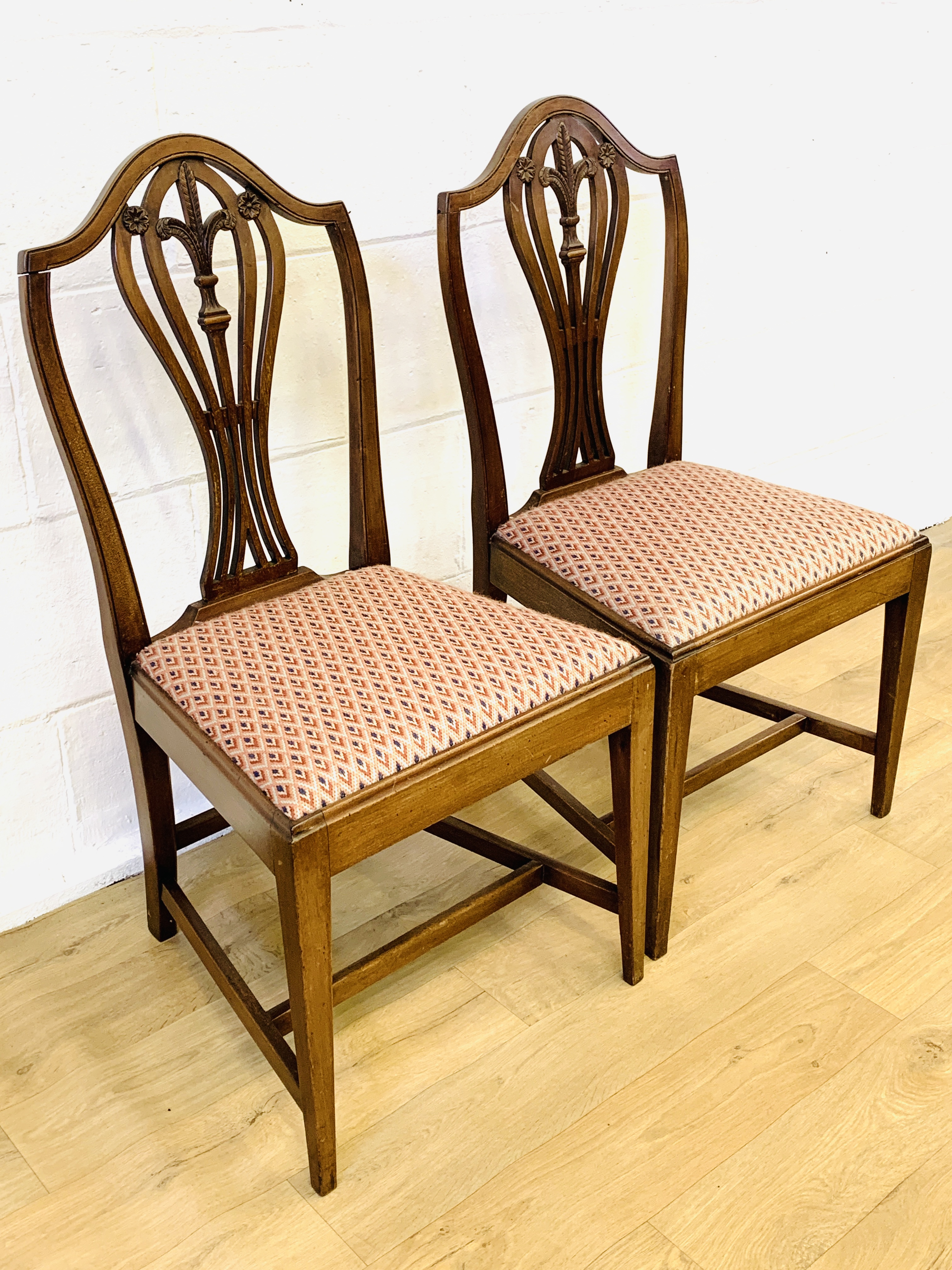 Pair of mahogany drop in seat dining chairs - Image 3 of 5