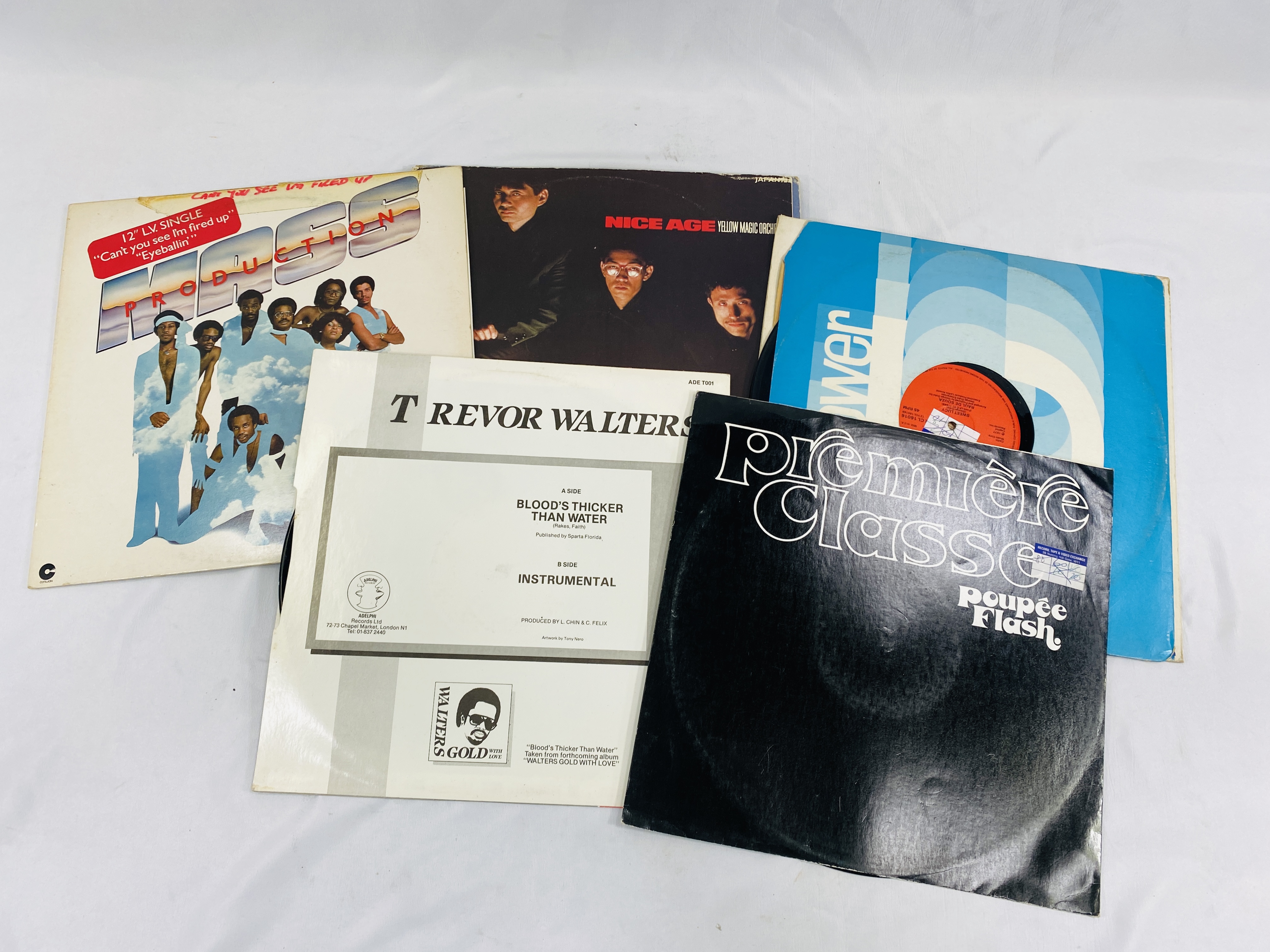 A quantity of vinyl records