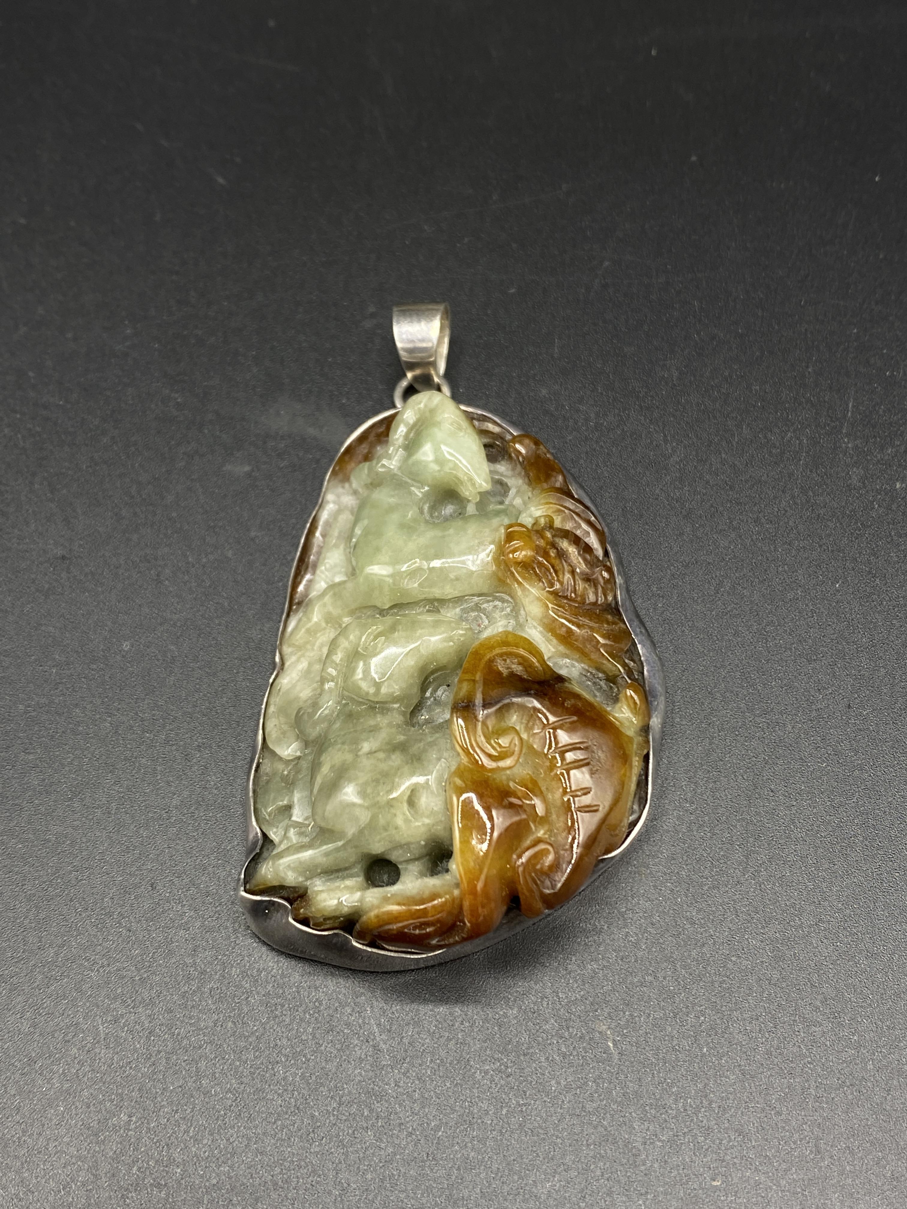 Silver mounted carved jade pendant - Image 2 of 3