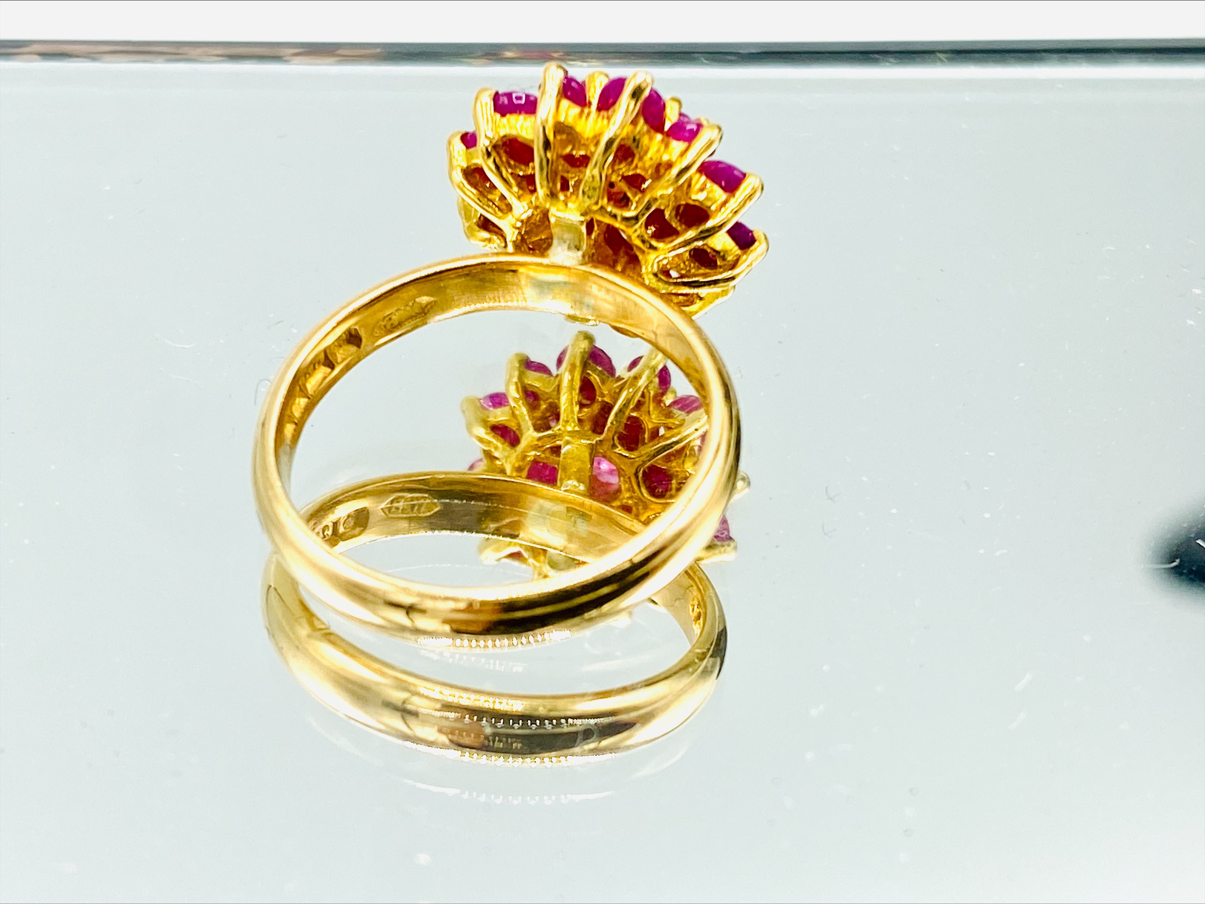 22ct gold ruby cluster ring - Image 2 of 4