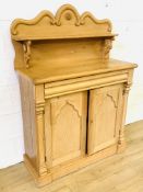 Sideboard with frieze drawer