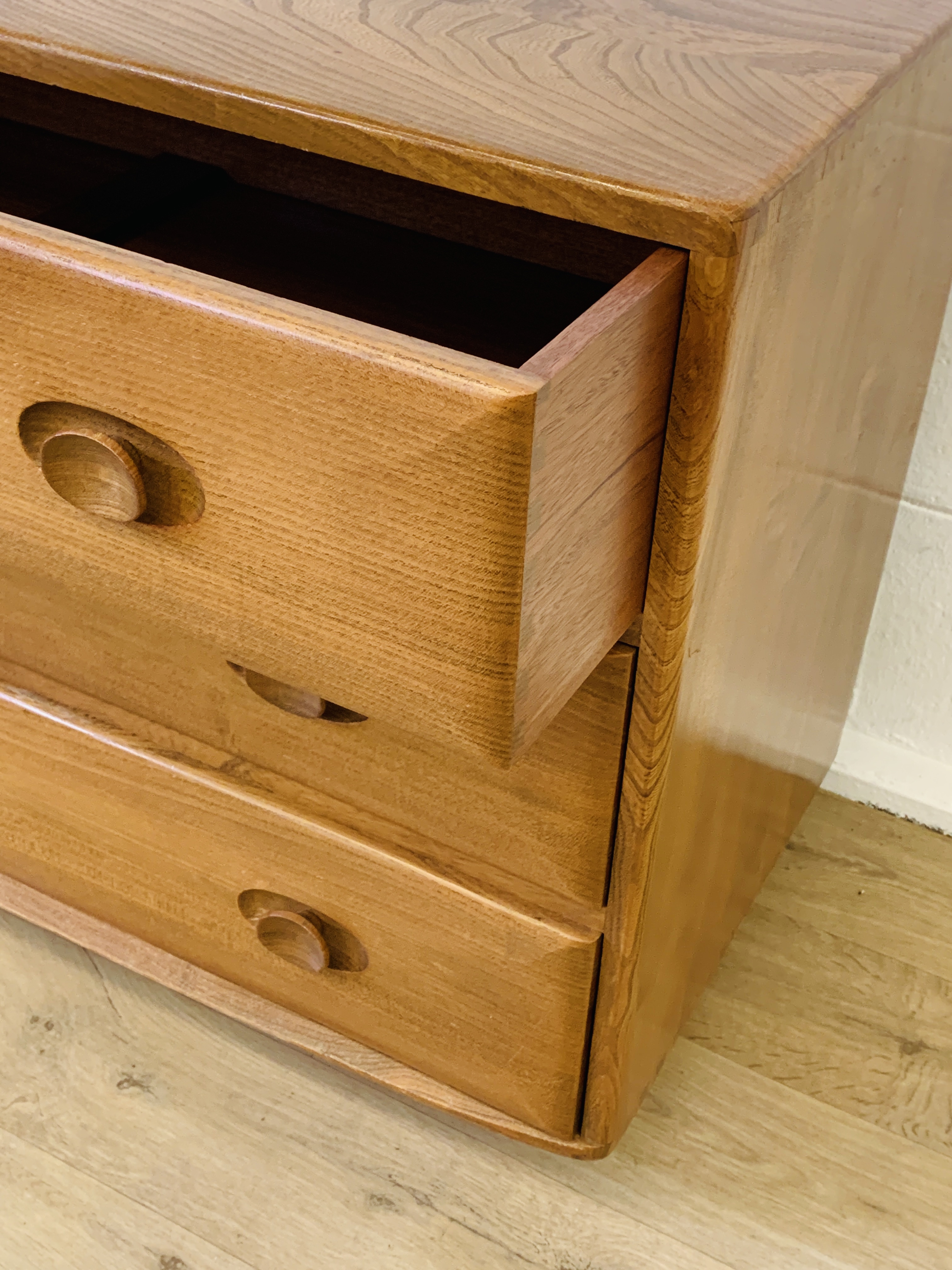 Ercol chest of drawers - Image 4 of 5