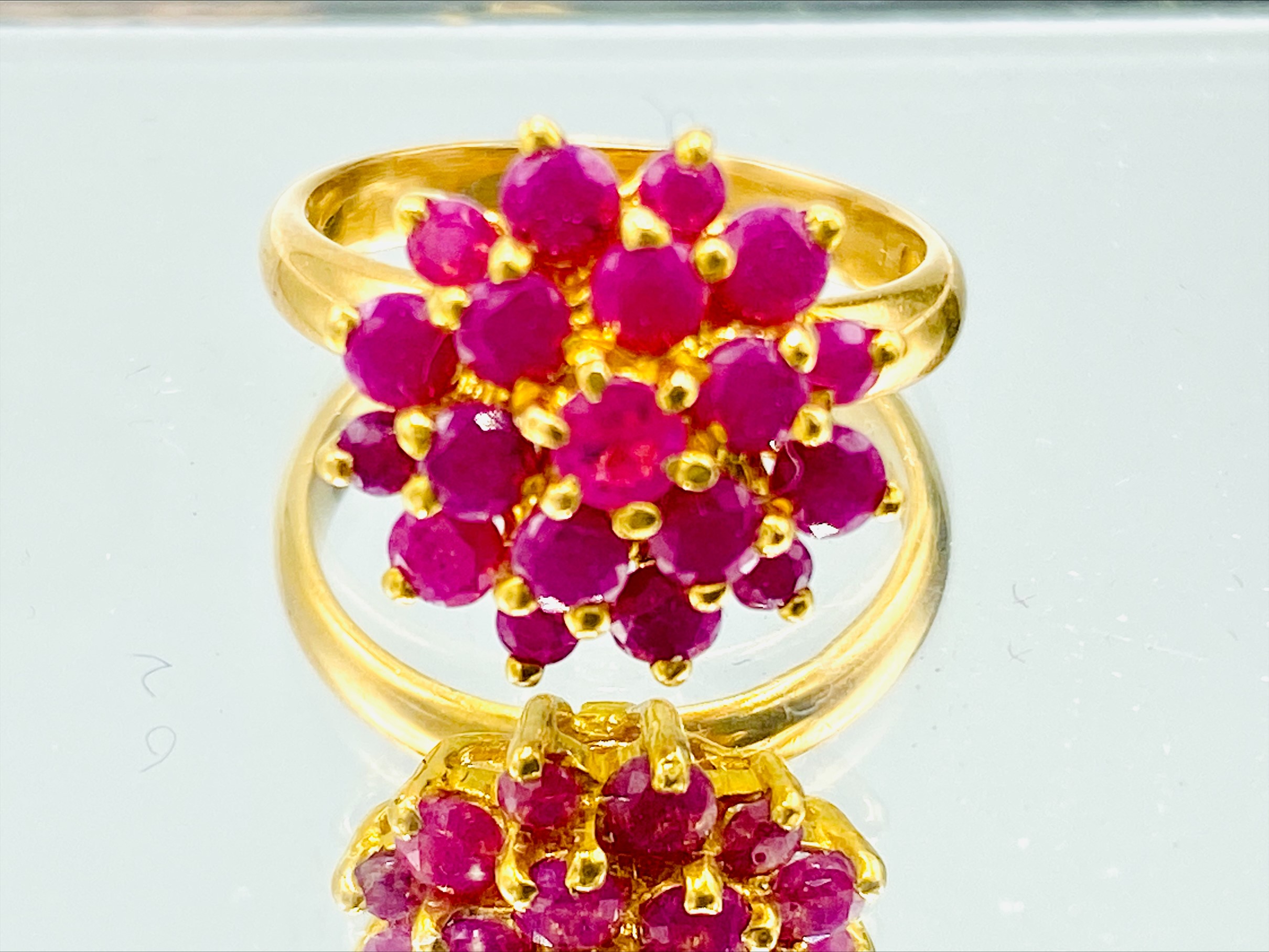 22ct gold ruby cluster ring - Image 4 of 4