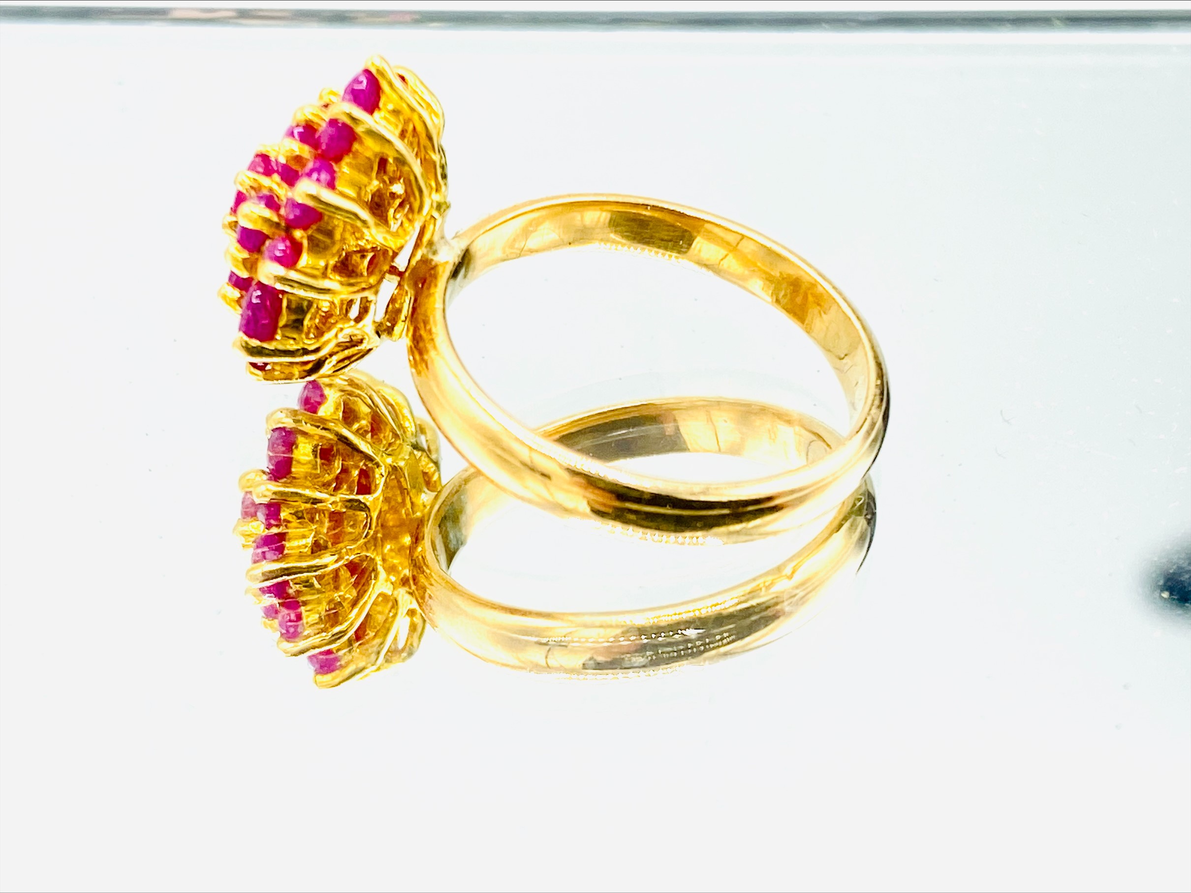 22ct gold ruby cluster ring - Image 3 of 4