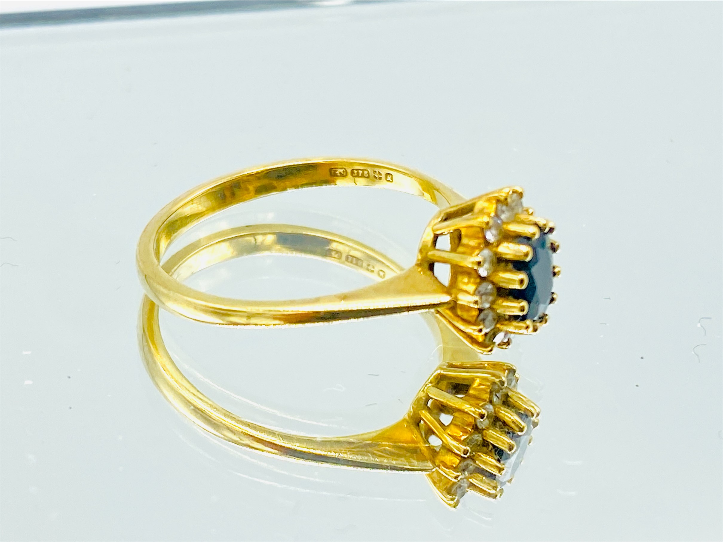 Two 9ct gold rings and a string of Majorica pearls - Image 8 of 12