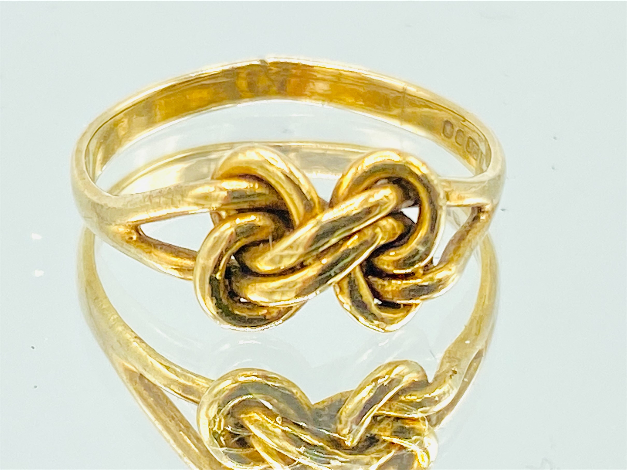 Two 9ct gold rings and a string of Majorica pearls - Image 4 of 12