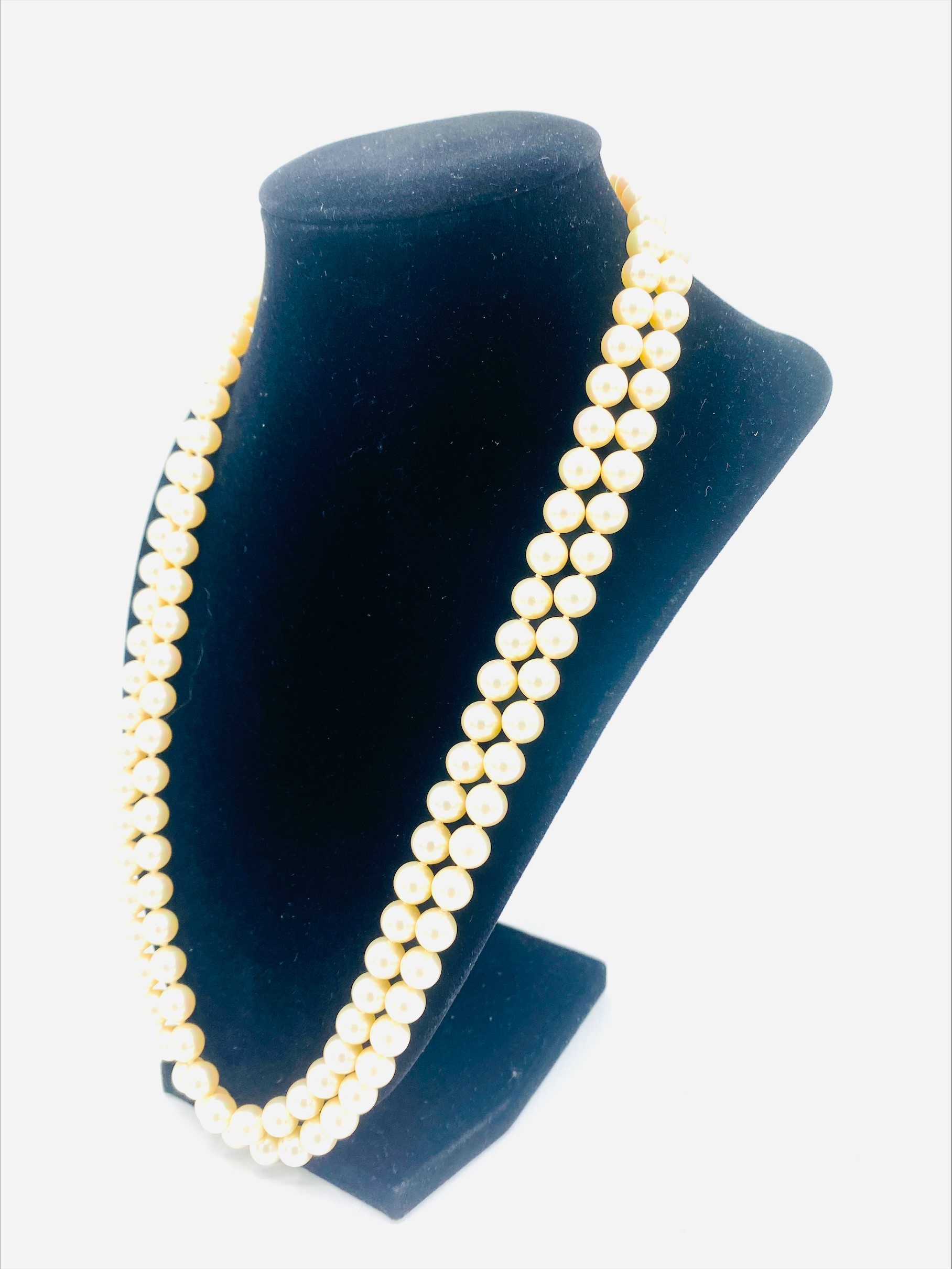 Two 9ct gold rings and a string of Majorica pearls - Image 12 of 12