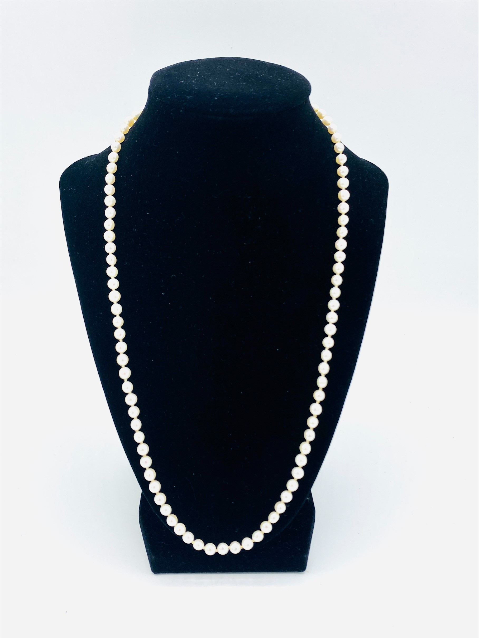 Vintage pearl necklace