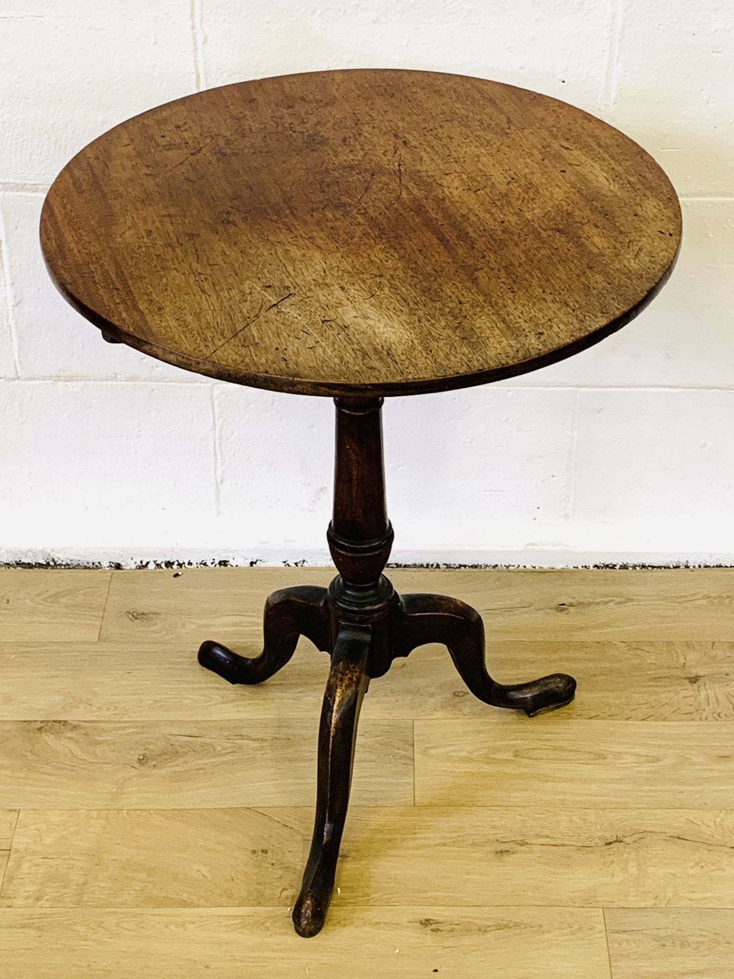 Tilt top occasional table - Image 2 of 5