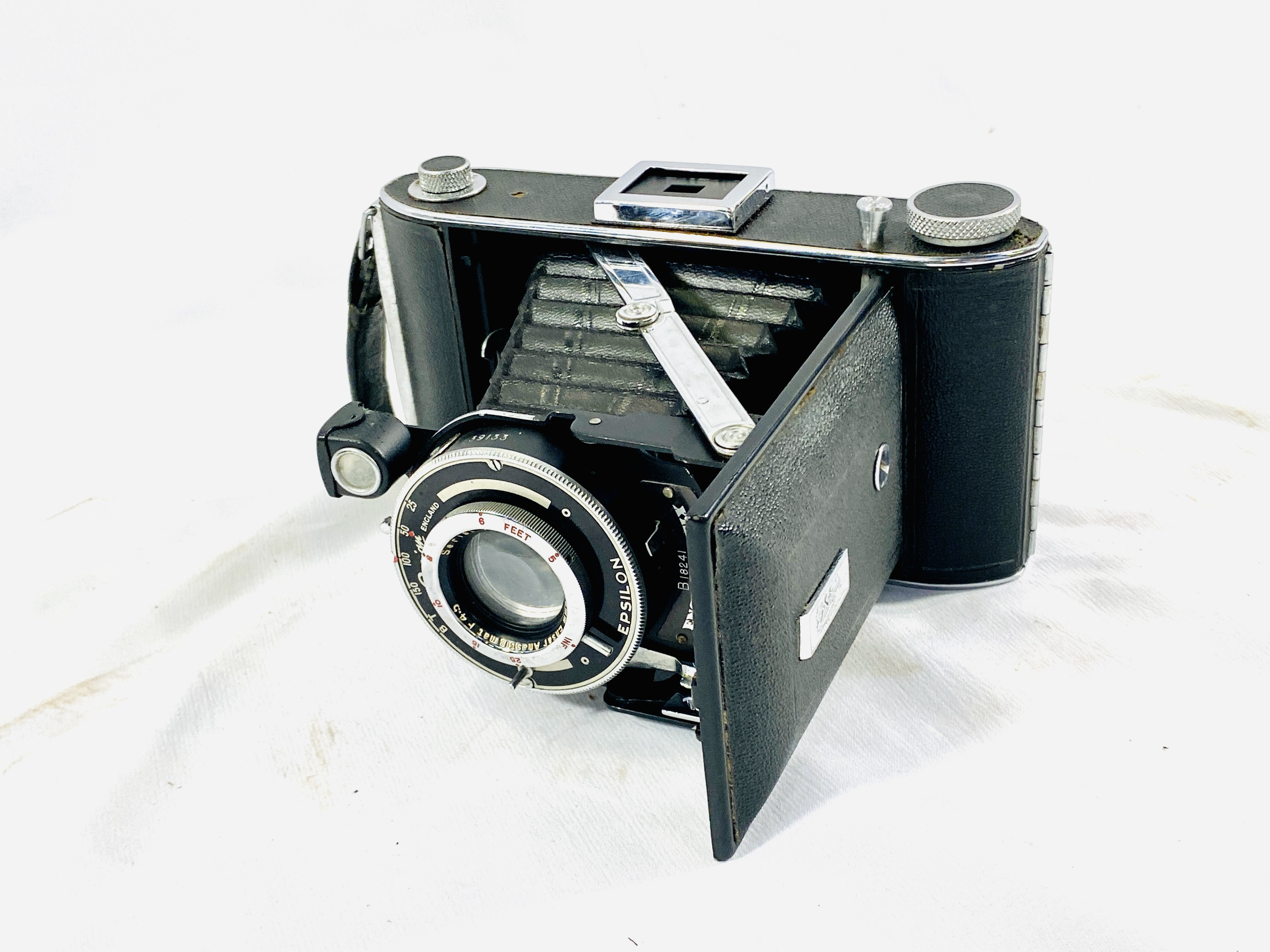 An 8mm camera together with two other cameras - Image 3 of 9
