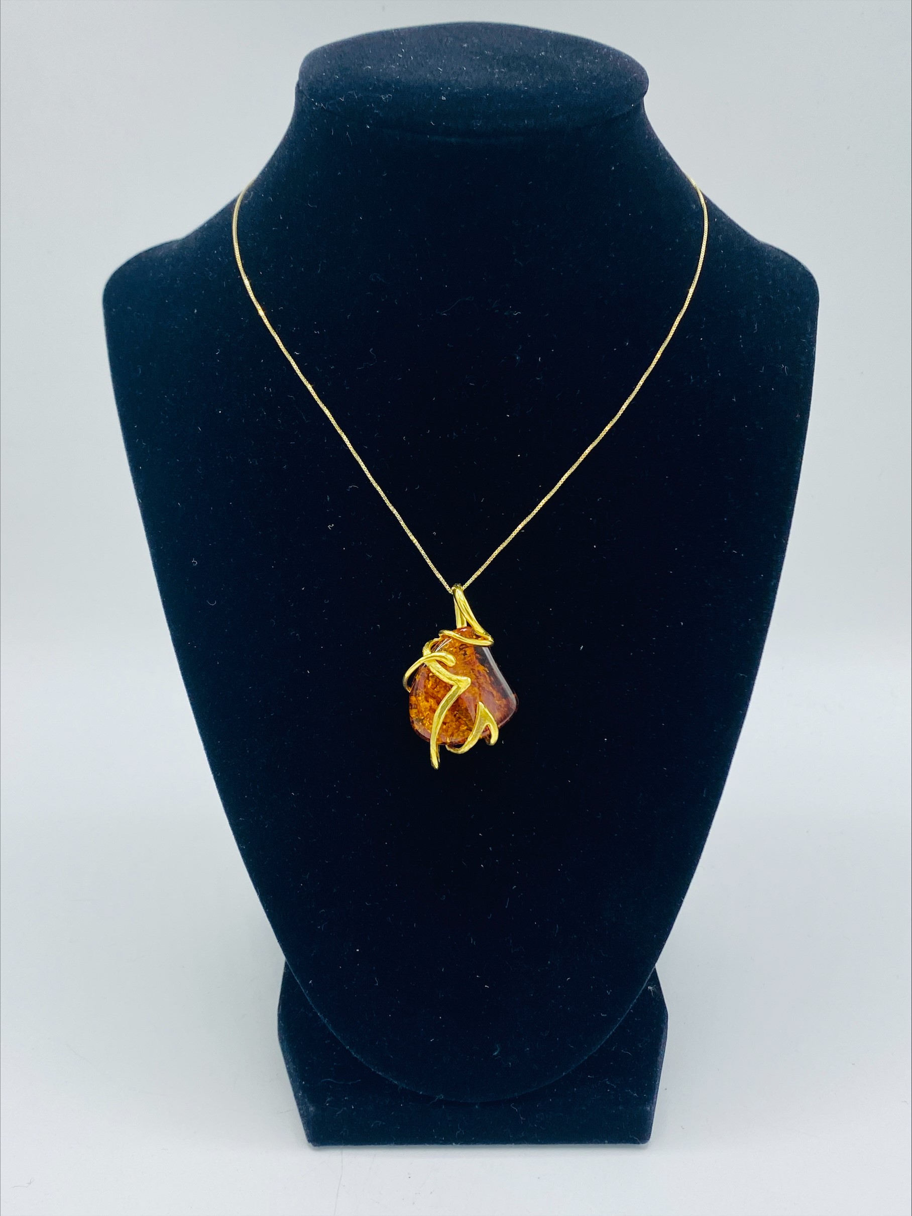 Amber pendant - Image 4 of 5