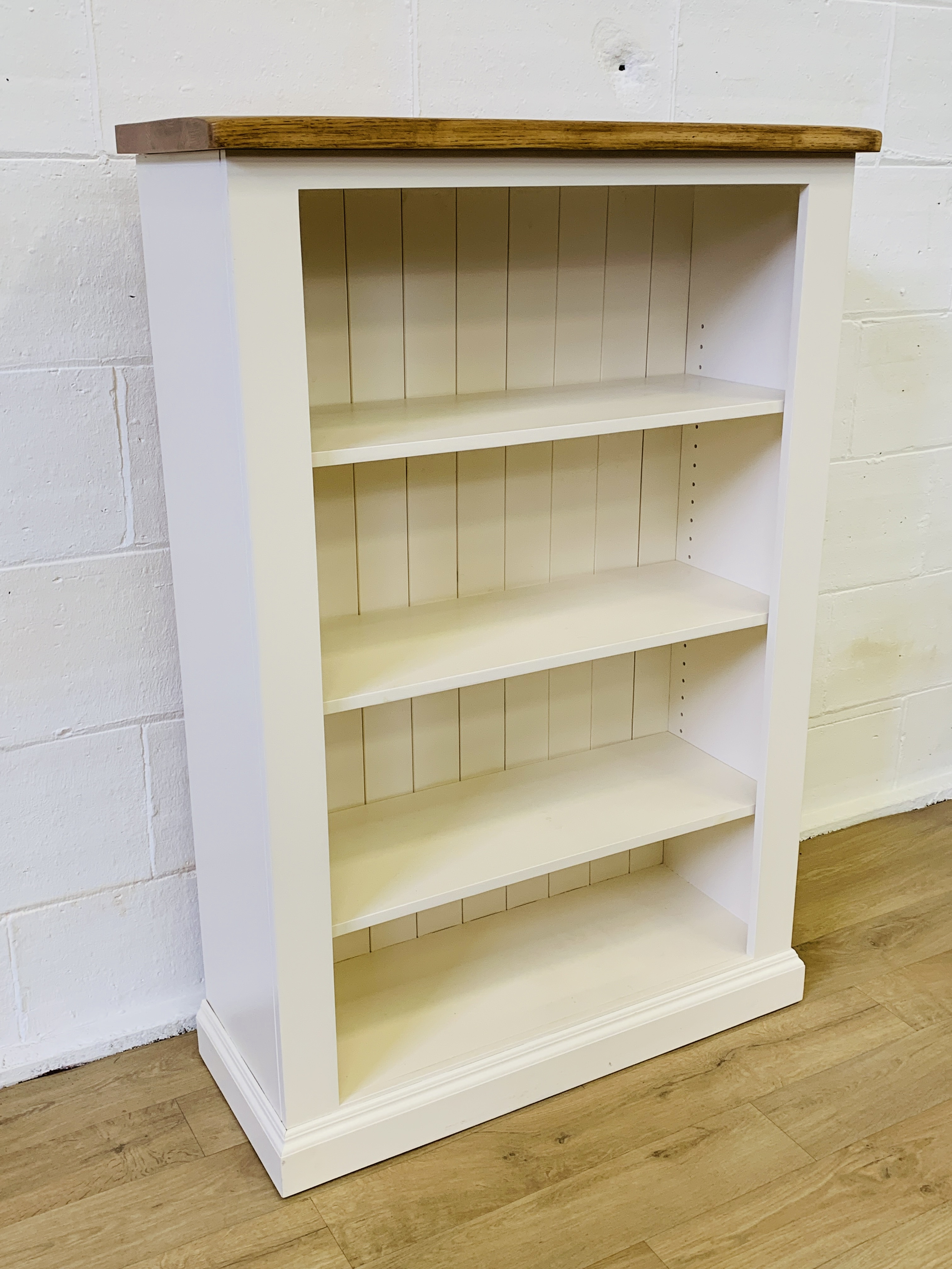 Painted pine bookcase - Image 2 of 4