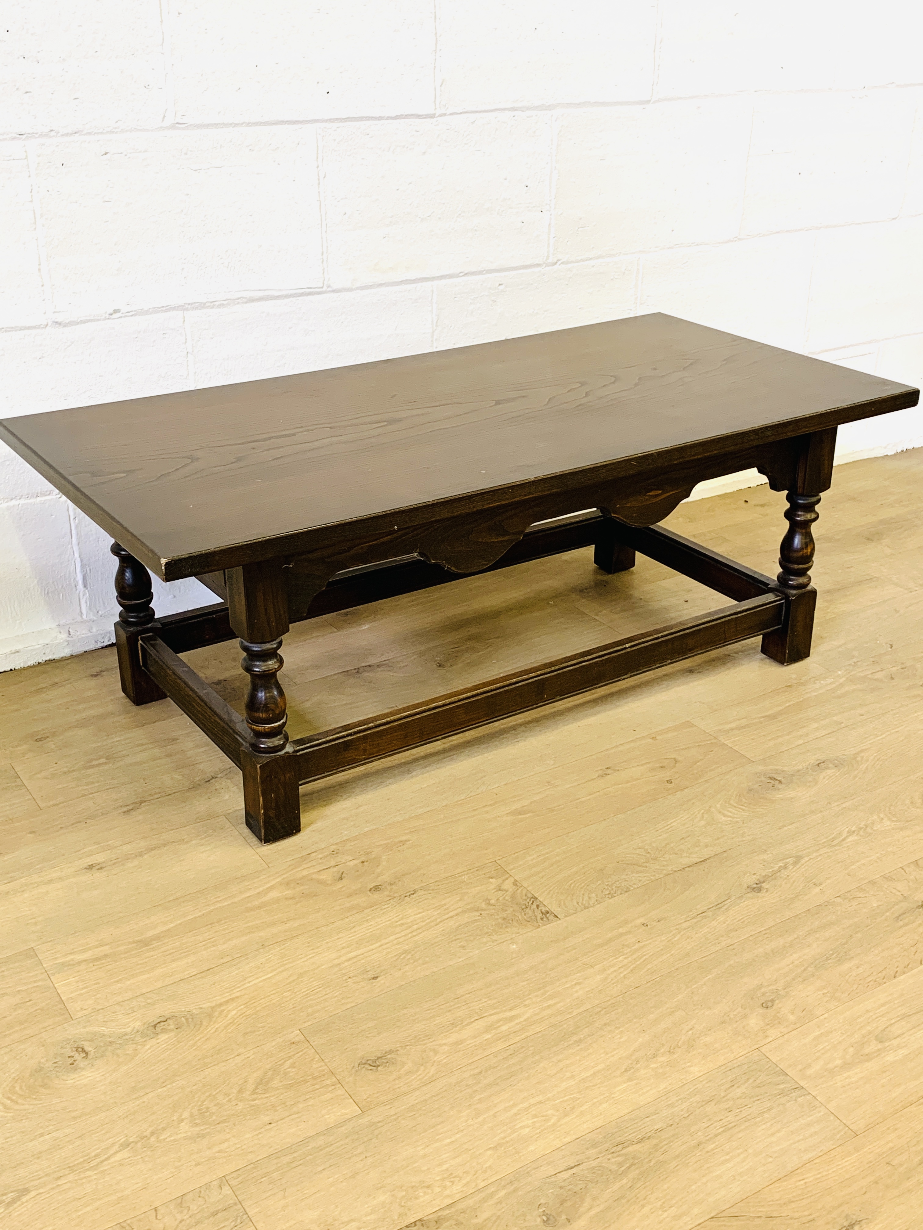 Oak coffee table - Image 2 of 5
