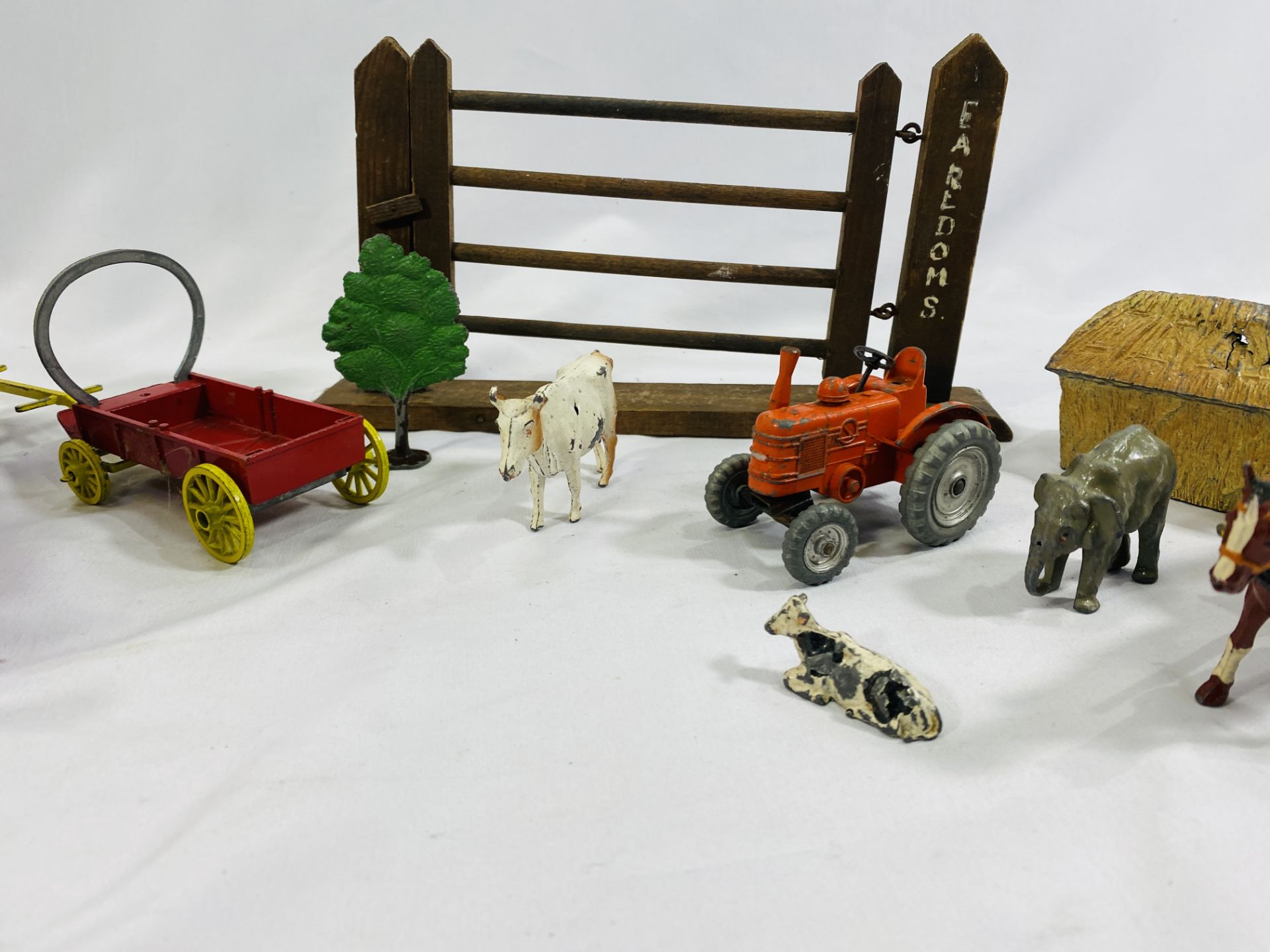 A collection of metal farmyard animals - Image 4 of 6