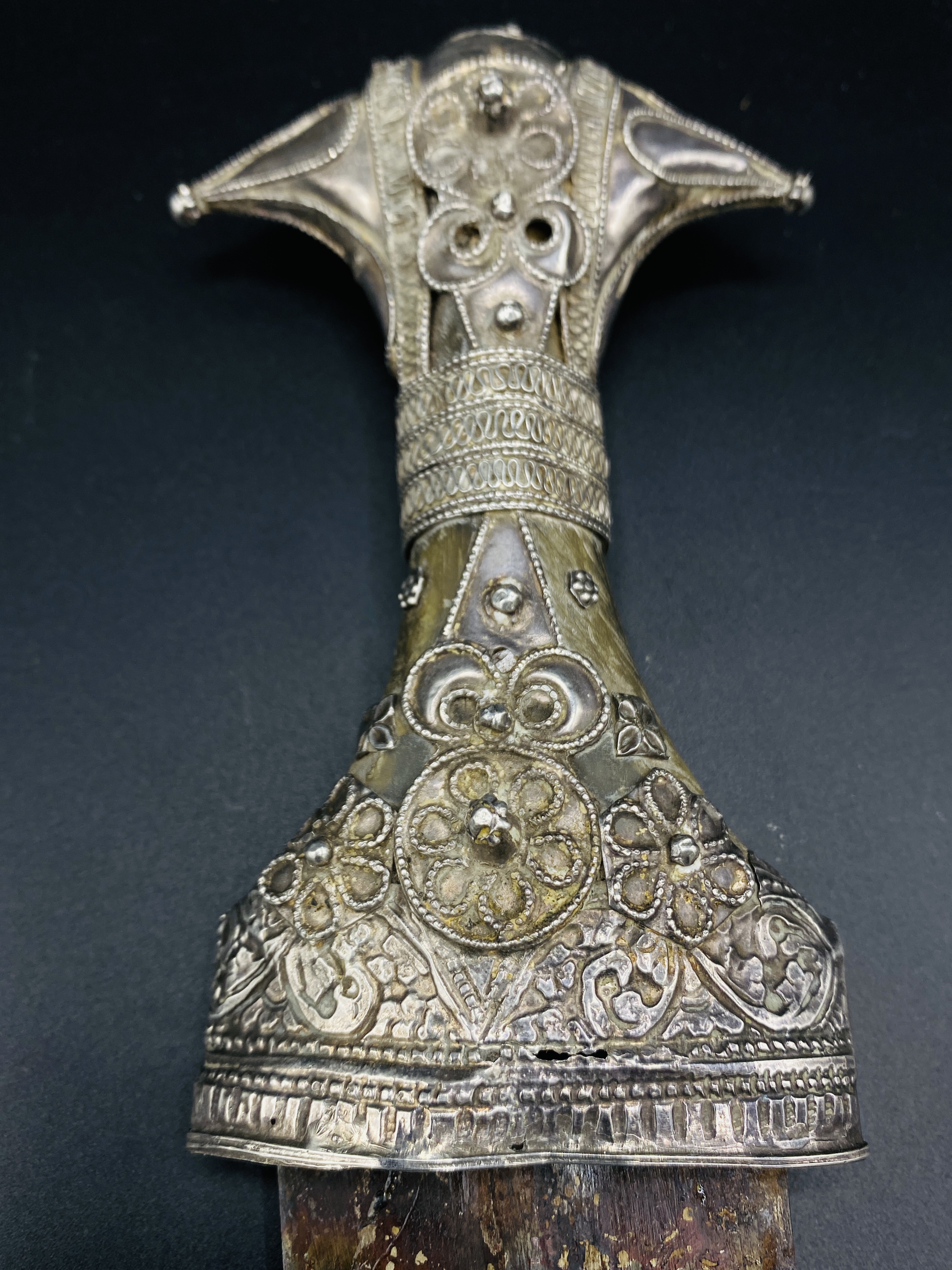 Middle Eastern silver mounted ceremonial dagger and scabbard - Image 4 of 4