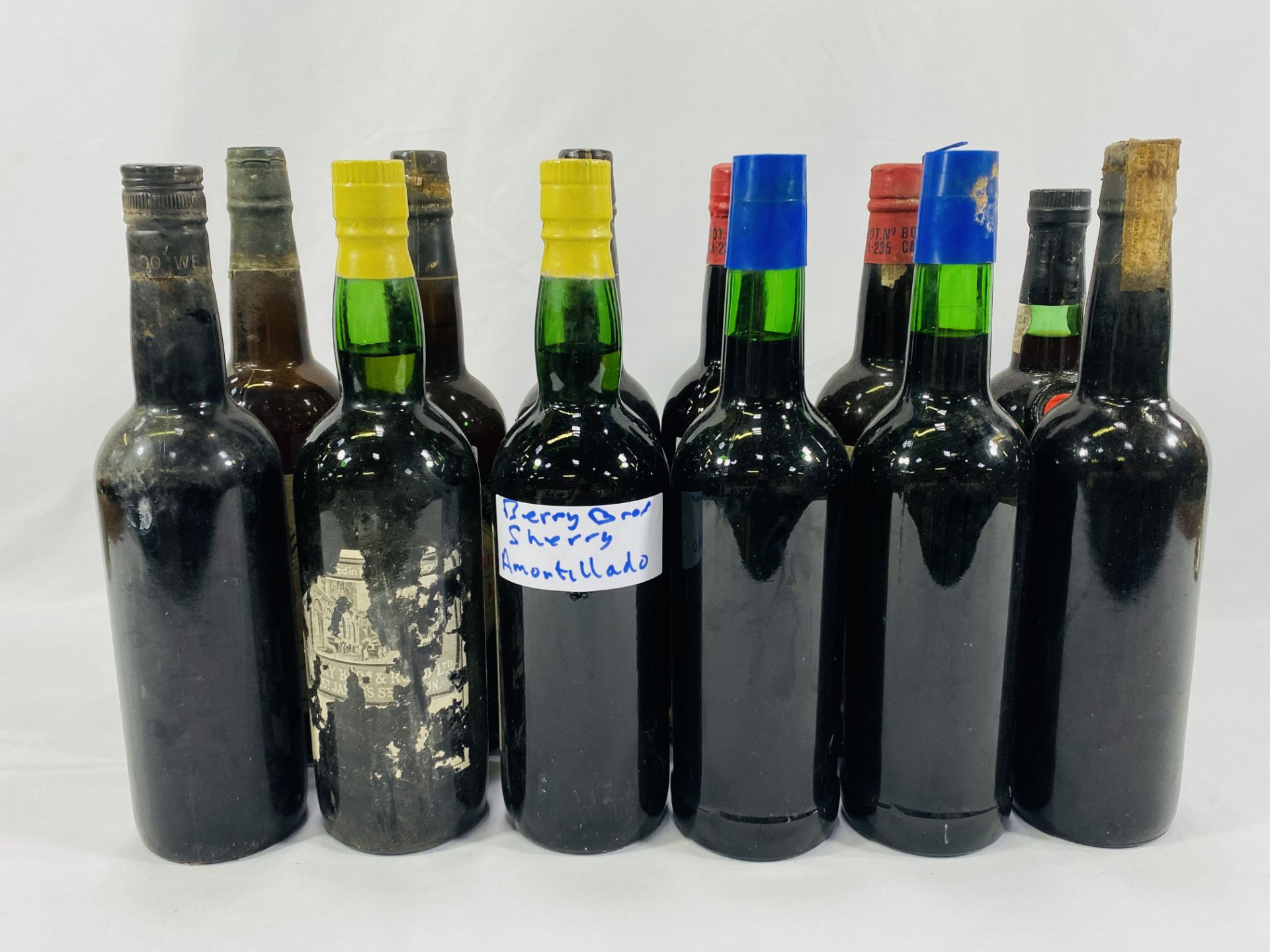Eleven bottles of sherry and a bottle of port - Image 2 of 4
