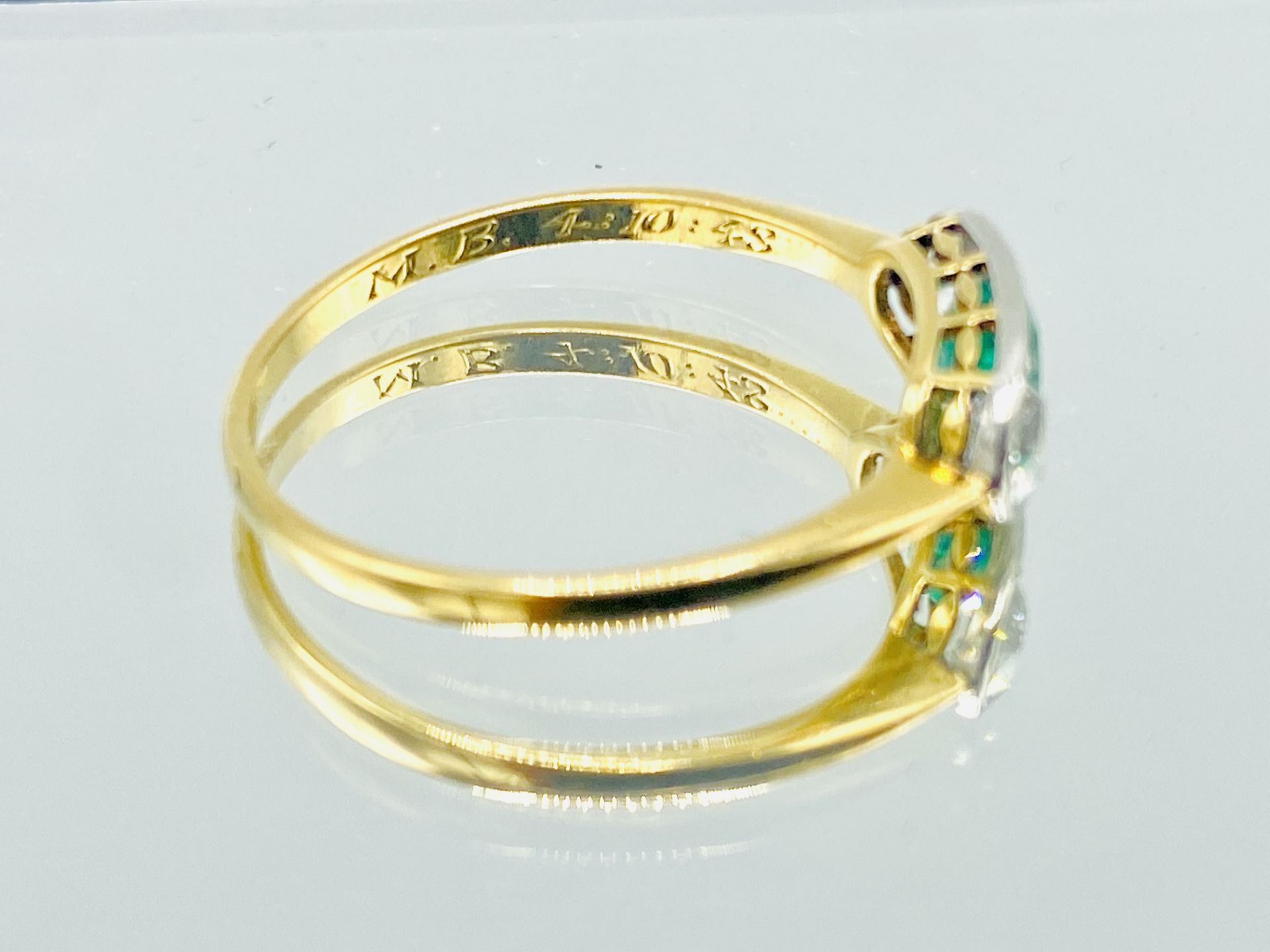 18ct diamond and emerald ring - Bild 2 aus 6