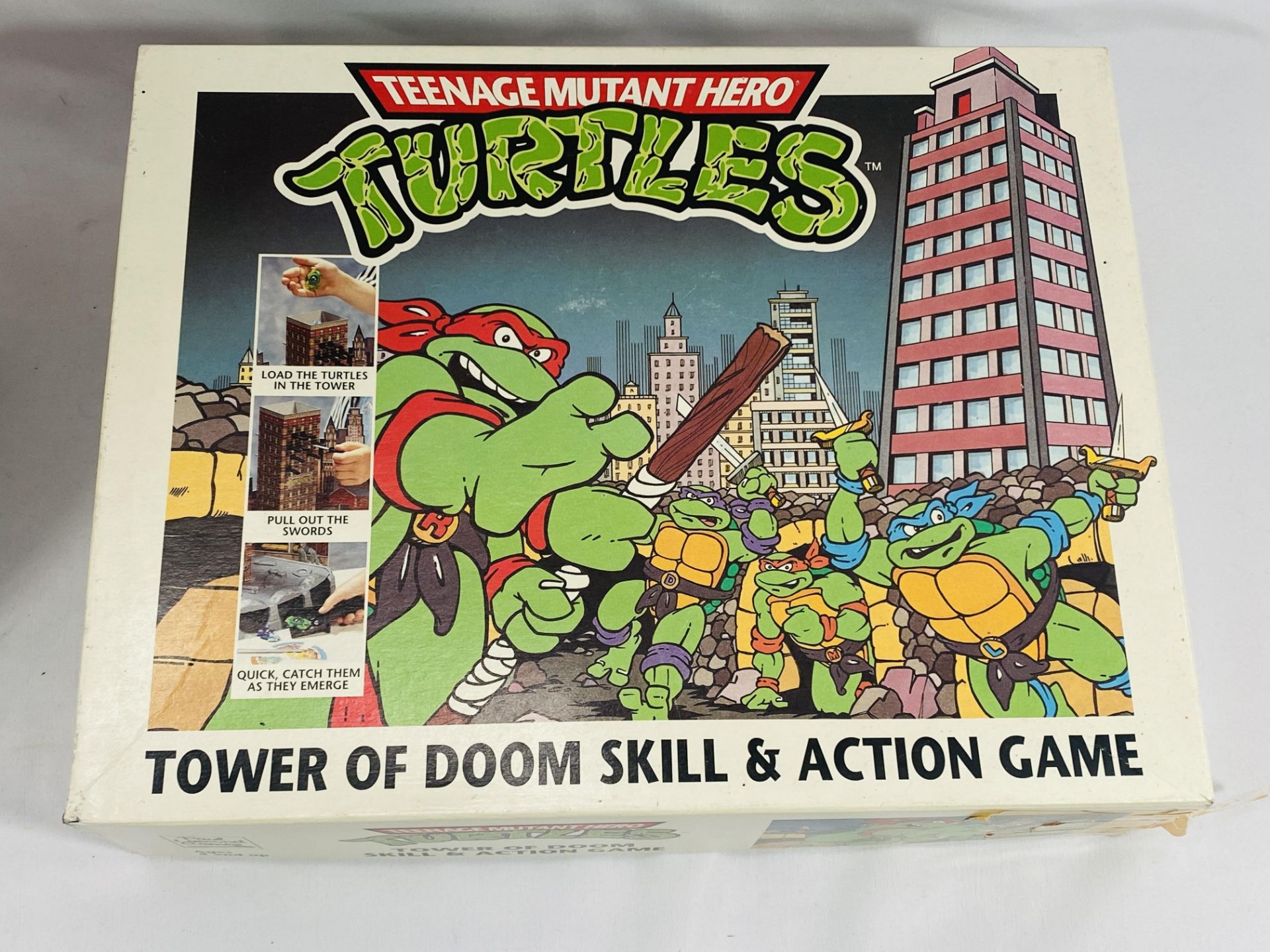 Two Teenage Mutant Ninja Turtles games and a lampshade - Image 3 of 7