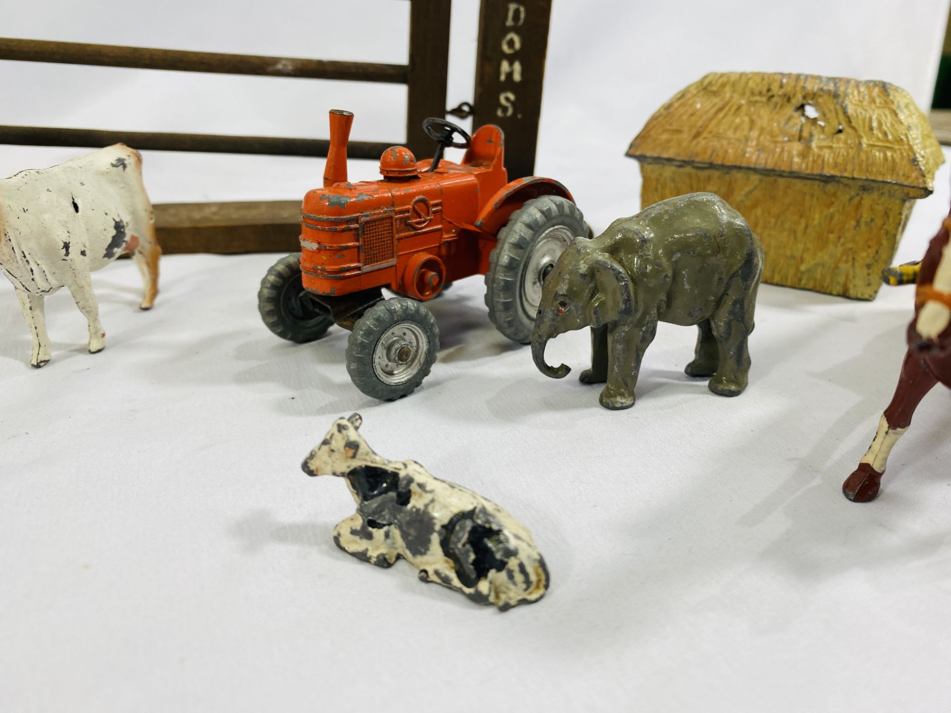 A collection of metal farmyard animals - Image 6 of 6