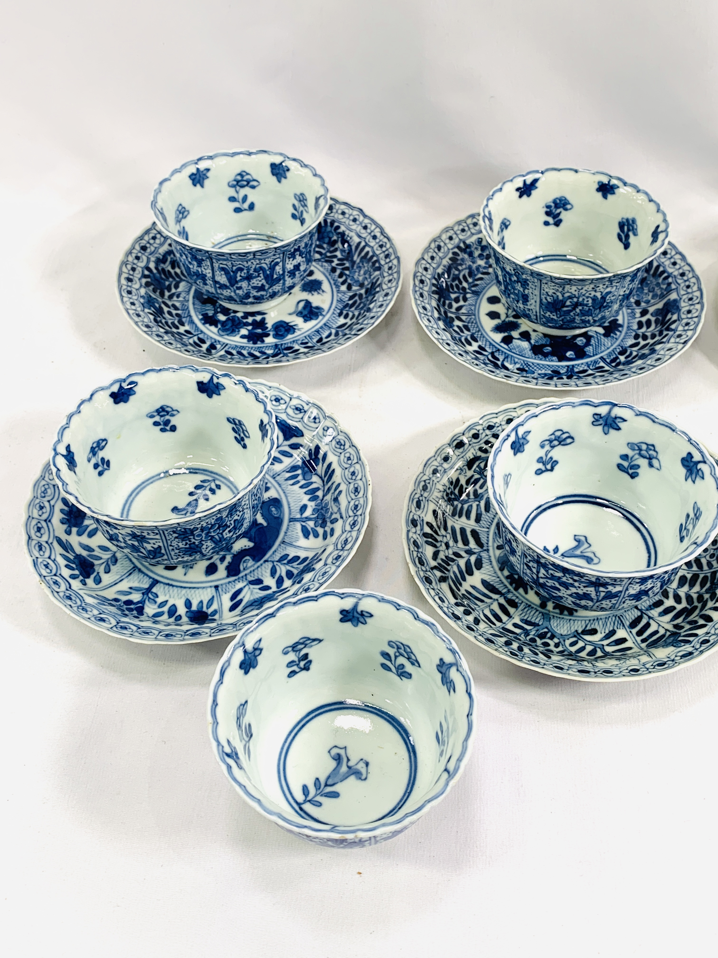 Chinese blue and white tea bowls and saucers - Image 3 of 4