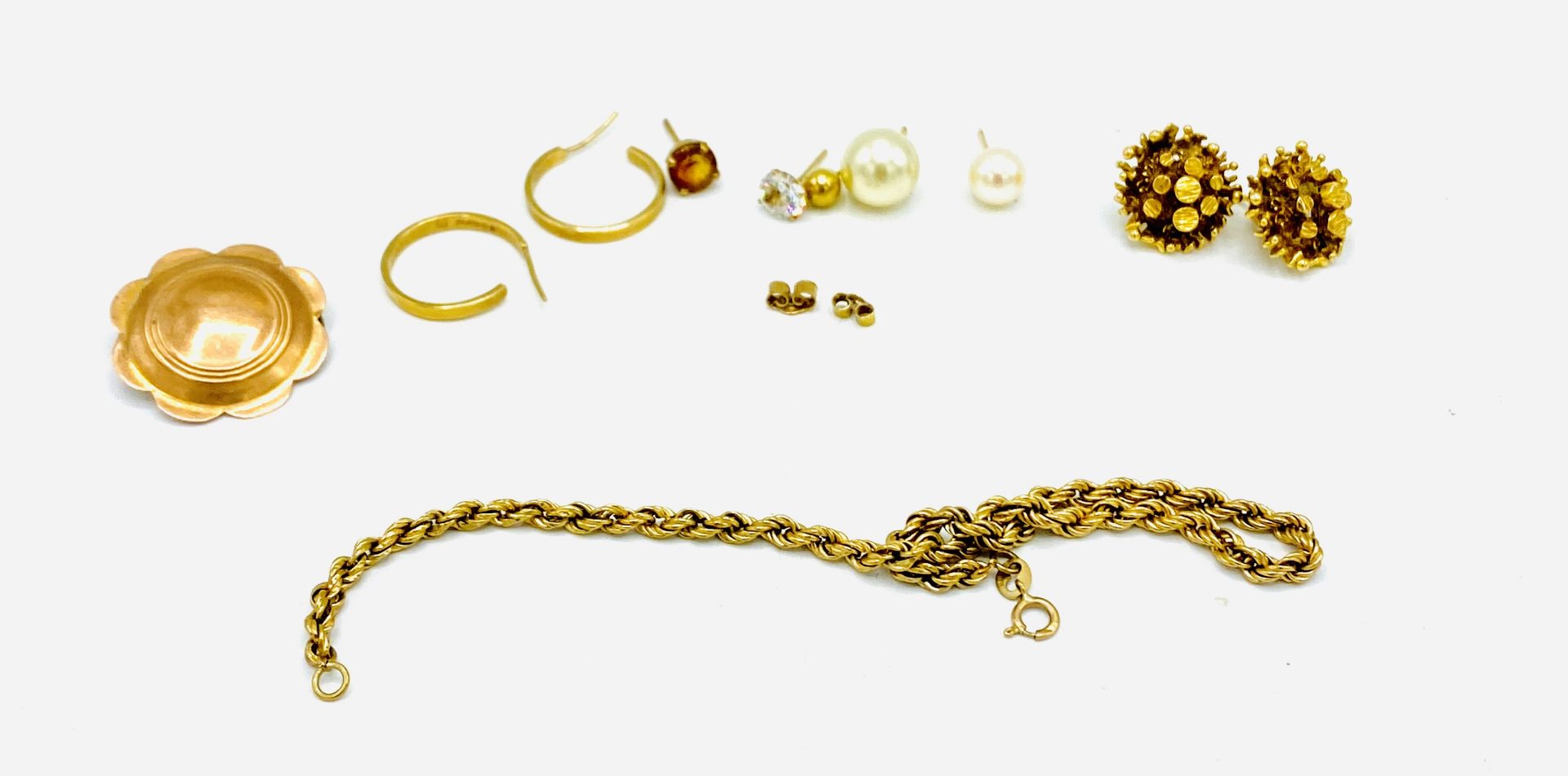Quantity of 9ct gold jewellery