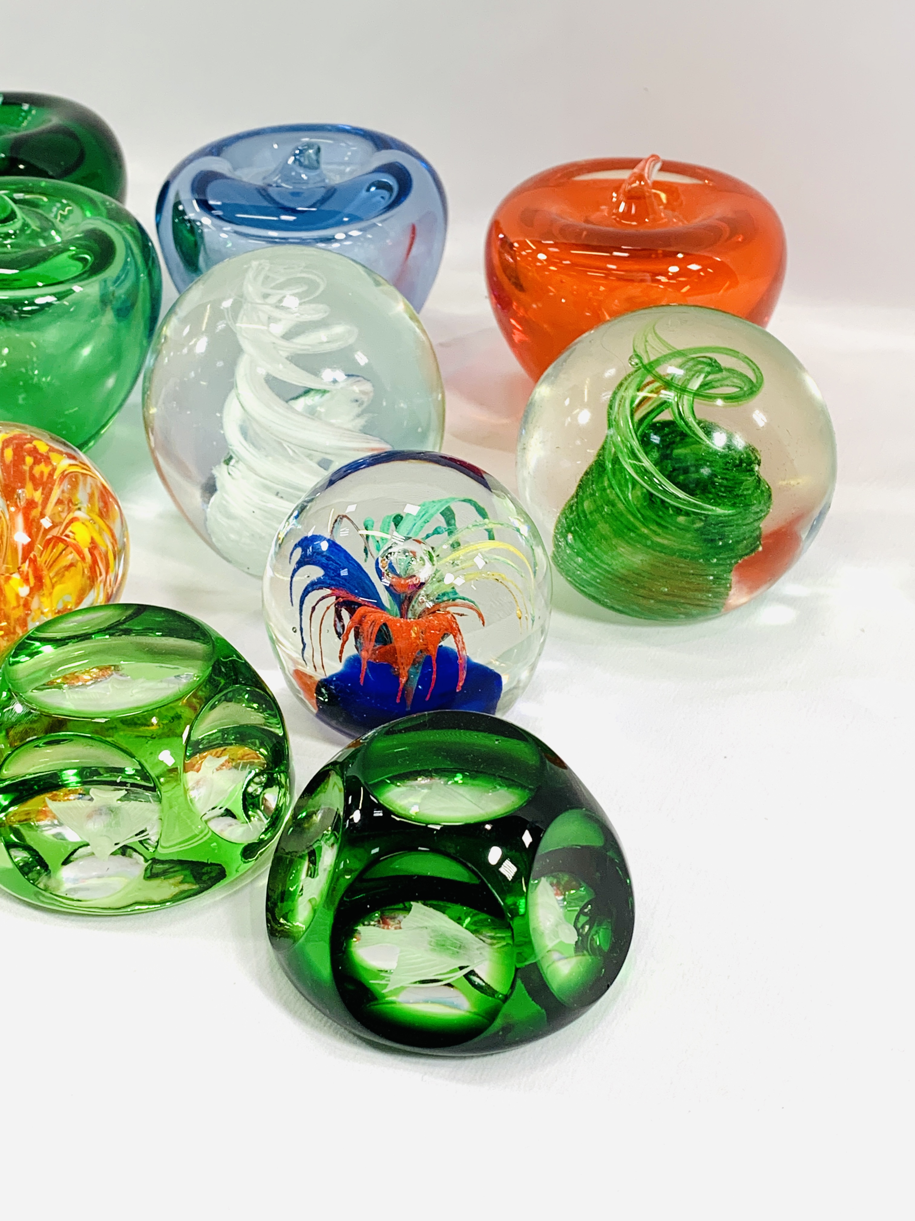 Collection of glass paperweights - Image 2 of 5