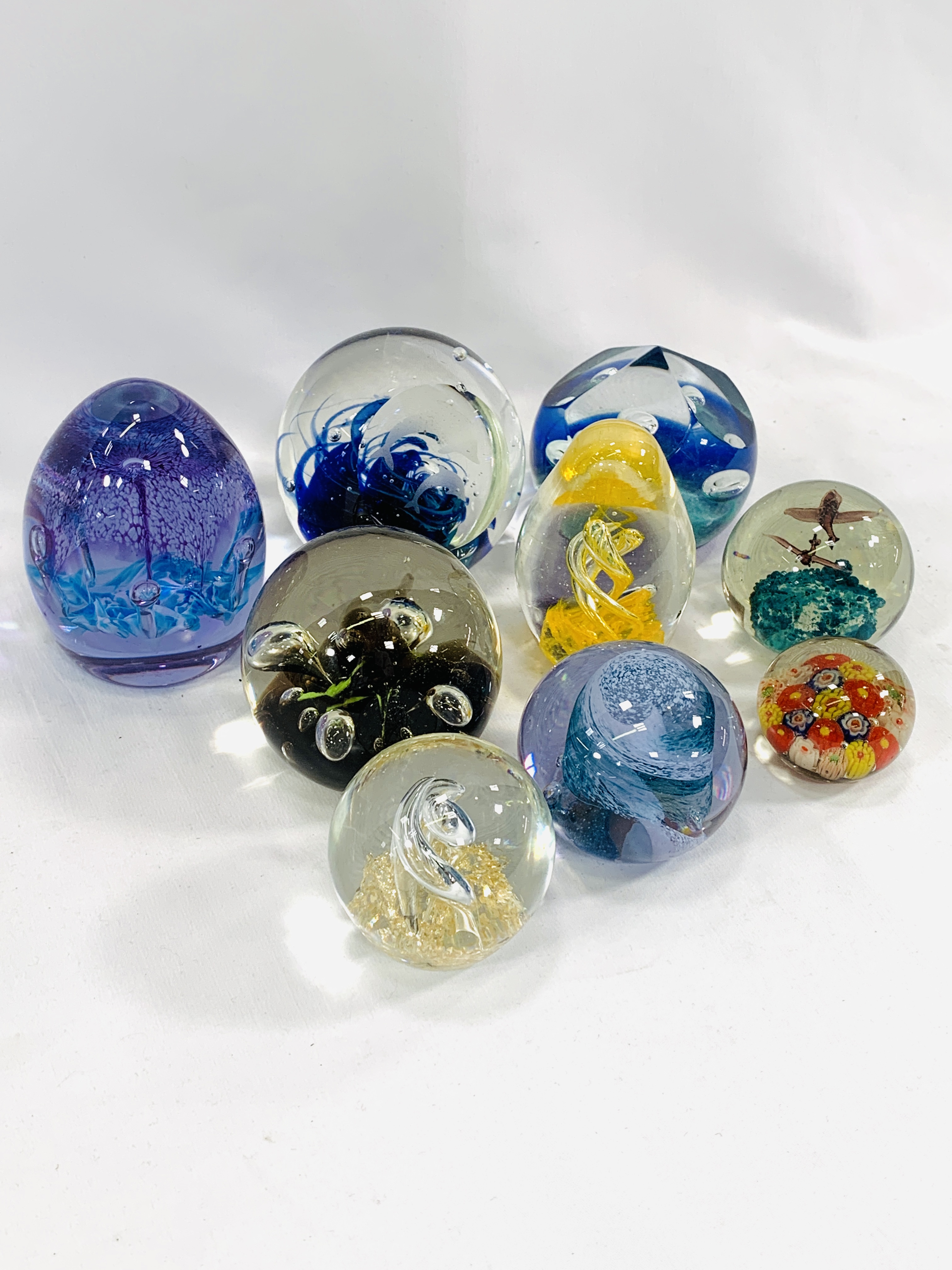 A collection of paperweights - Image 4 of 4