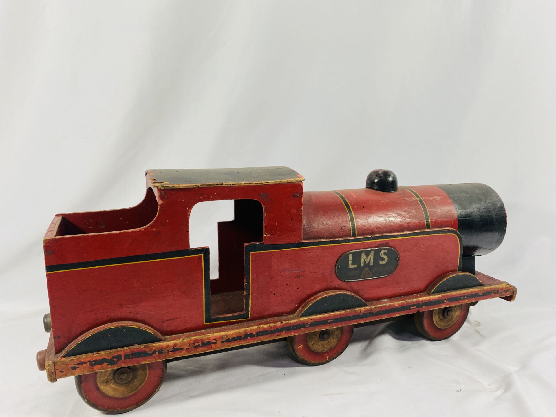 A wooden toy locomotive, a metal toy locomotive - Image 3 of 3