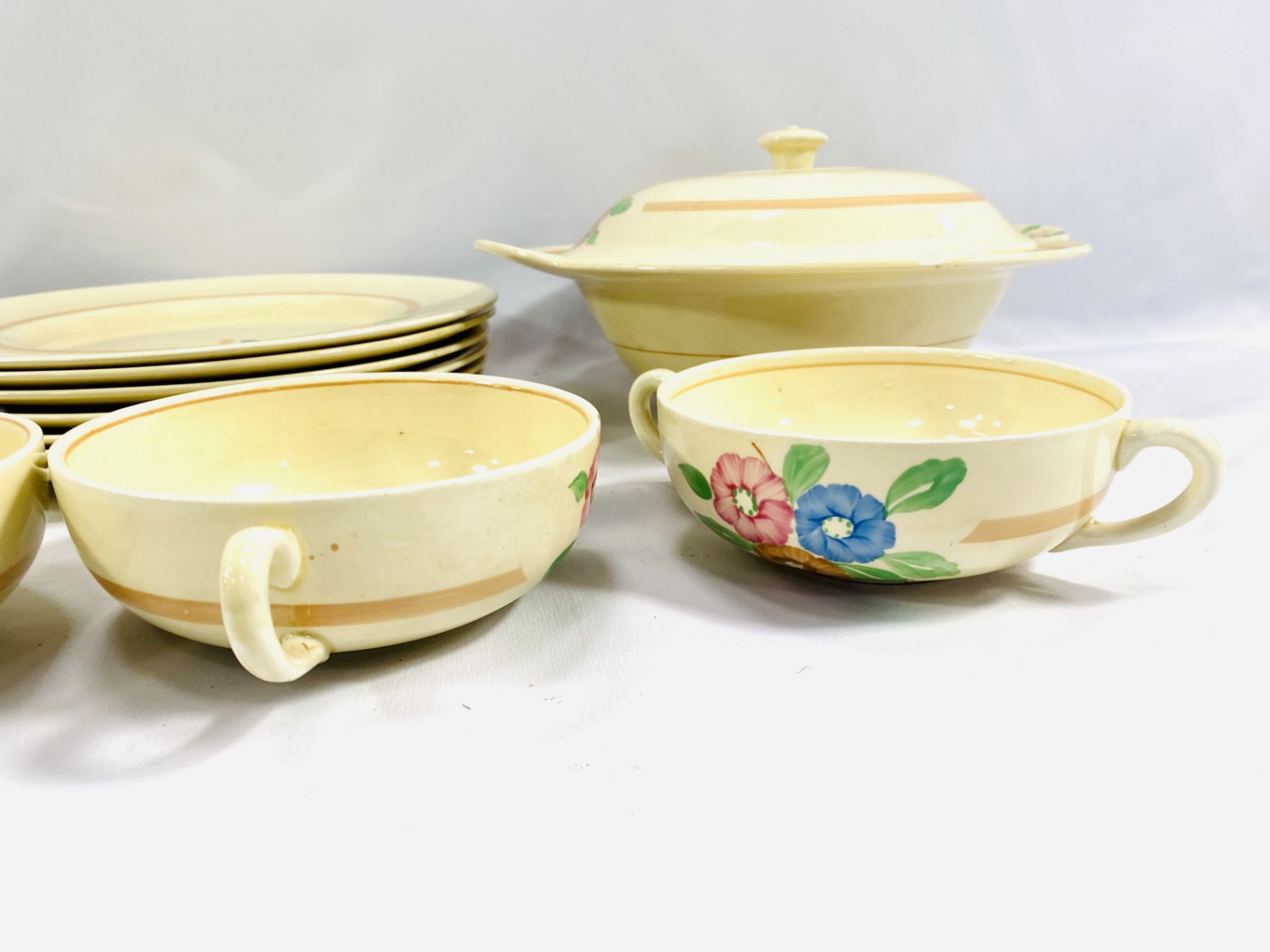 Clarice Cliff Newport Pottery part dinner service - Image 4 of 4