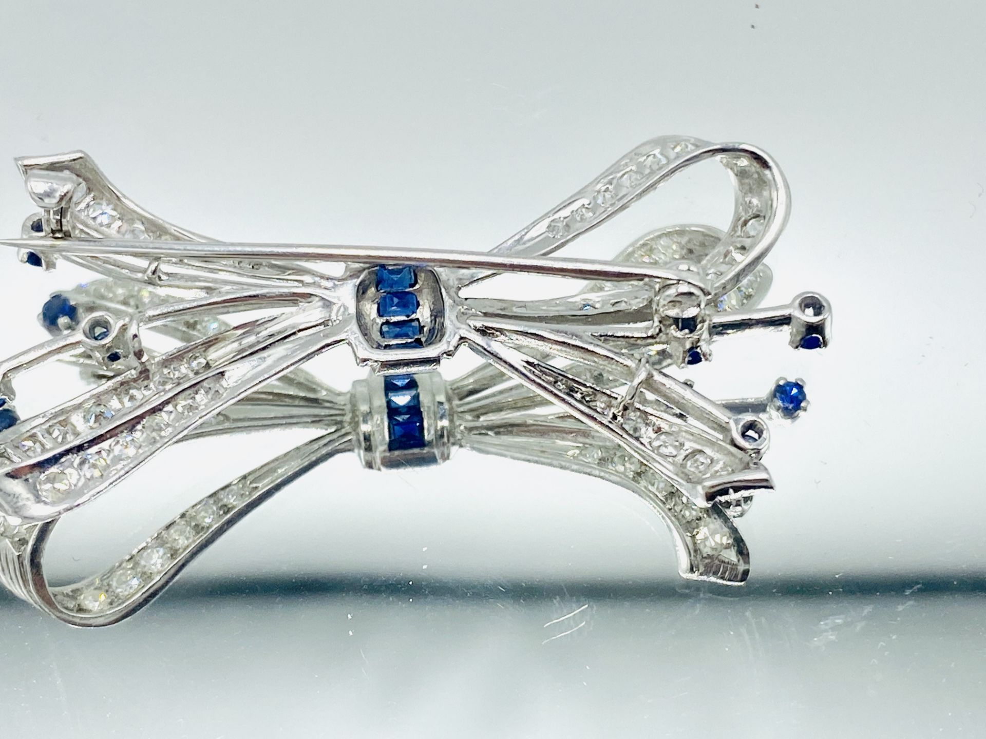 White gold and sapphire brooch - Bild 5 aus 5