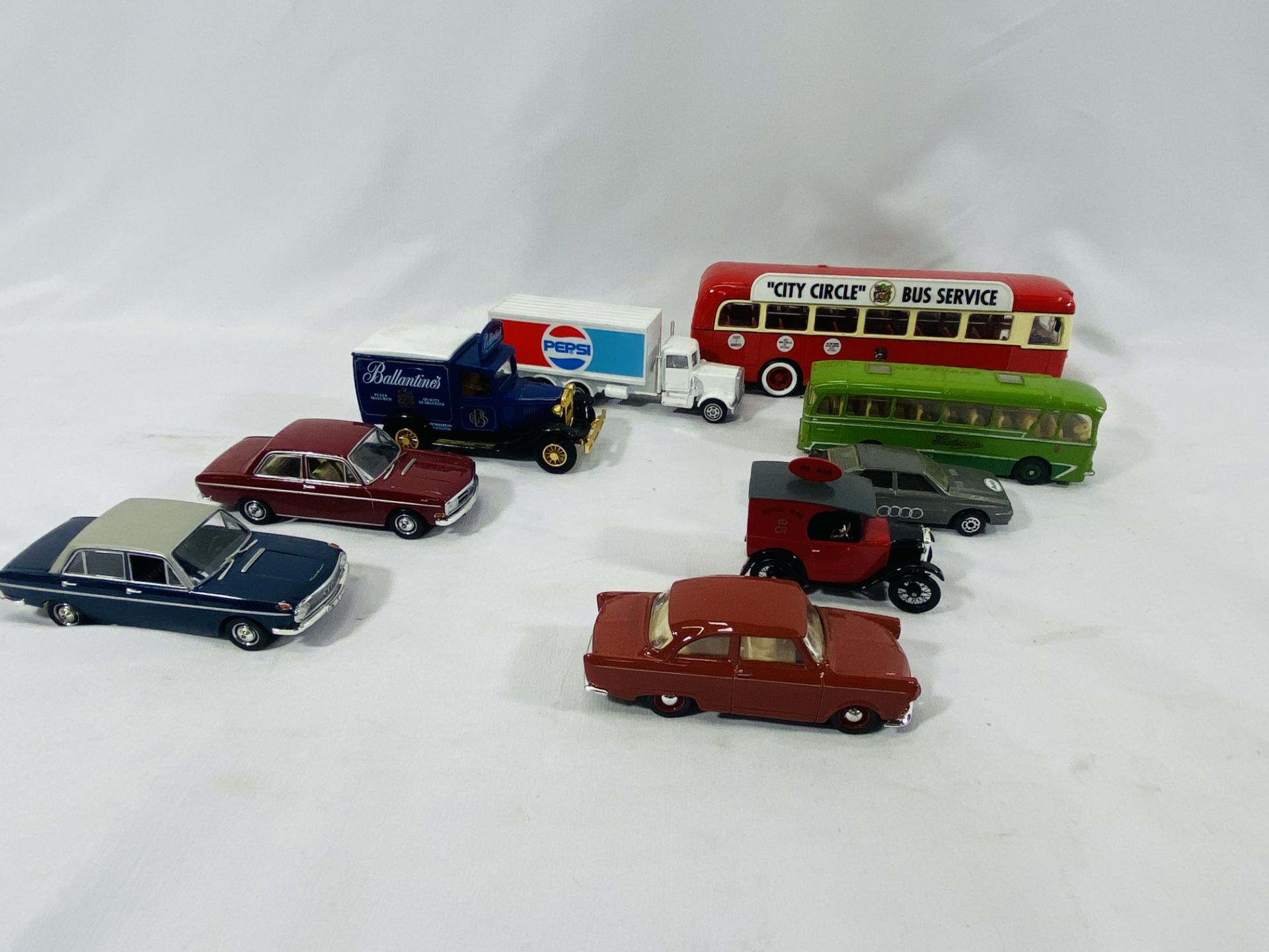 A collection of diecast toy cars and vans - Image 2 of 7
